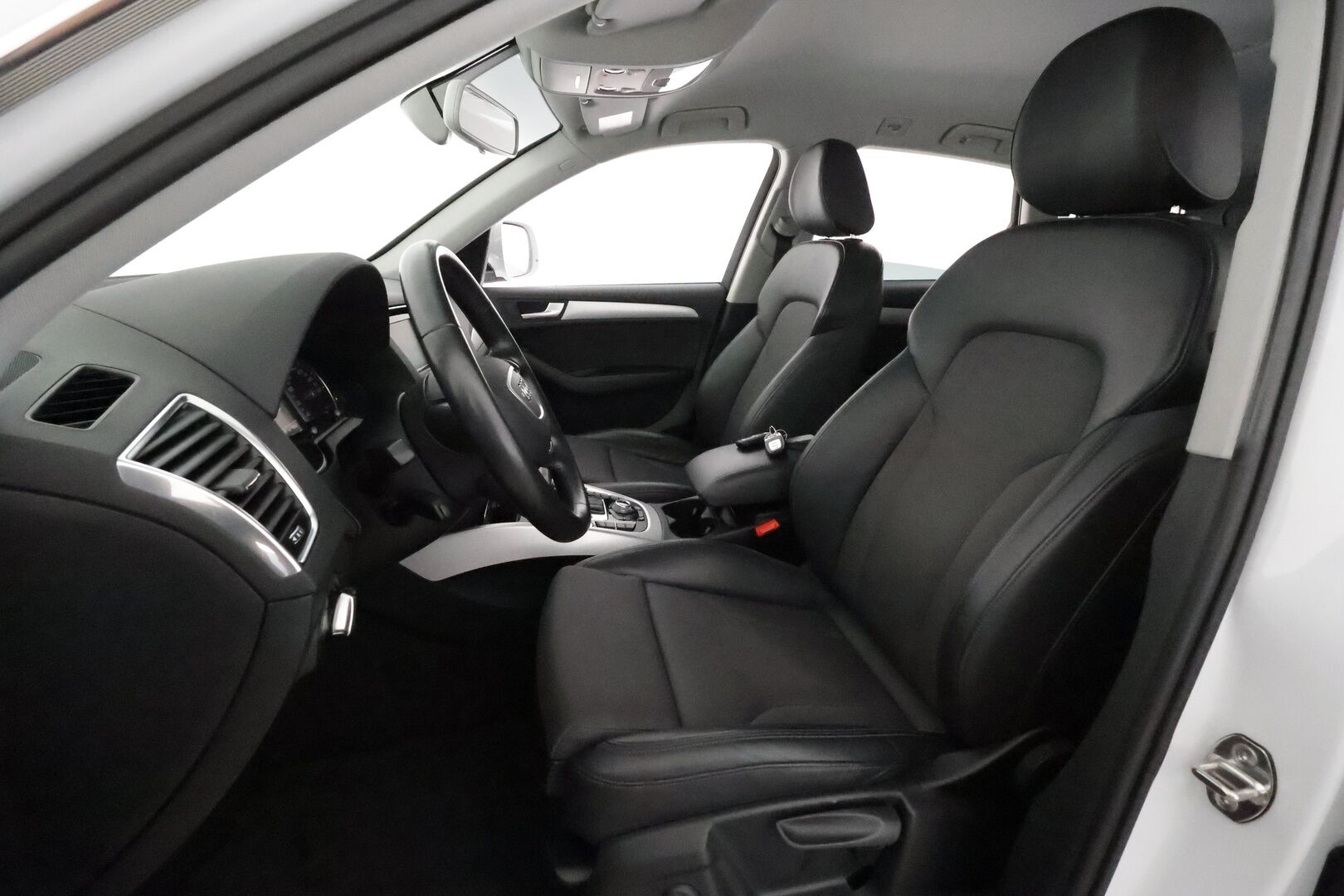 Audi Q5 2016 Audi Q5 2.0 TDI *Vakkari / P.tutkat / Bluetooth / Puolinahat / Bi-Xenon / Sähköluukku* - Kahdet renkaat aluvanteilla