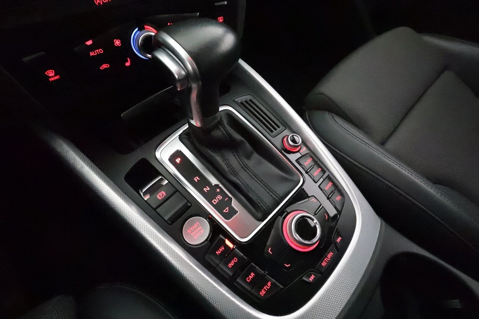 Audi Q5 2016 Audi Q5 2.0 TDI *Vakkari / P.tutkat / Bluetooth / Puolinahat / Bi-Xenon / Sähköluukku* - Kahdet renkaat aluvanteilla