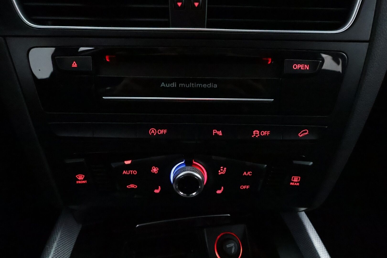 Audi Q5 2016 Audi Q5 2.0 TDI *Vakkari / P.tutkat / Bluetooth / Puolinahat / Bi-Xenon / Sähköluukku* - Kahdet renkaat aluvanteilla