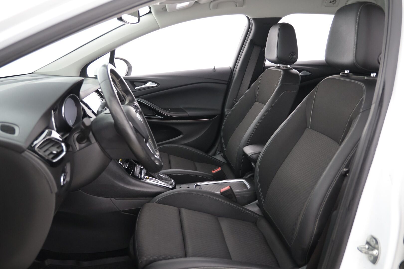 Opel Astra 2019 Sports Tourer Innovation Plus 150 Turbo A / Vakkari / Sähköinen takakontti / Bliss / P-Kamera - Siisti yksilö! / Hyvin huollettu ! 