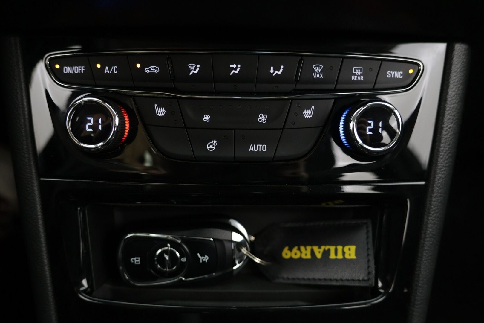 Opel Astra 2019 Sports Tourer Innovation Plus 150 Turbo A / Vakkari / Sähköinen takakontti / Bliss / P-Kamera - Siisti yksilö! / Hyvin huollettu ! 