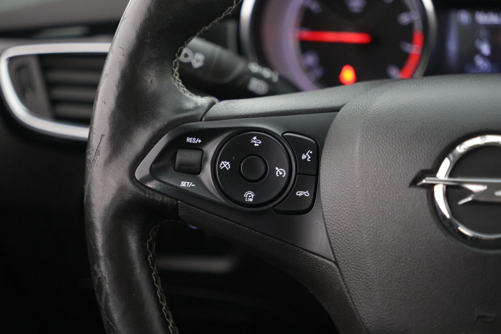 Opel Astra 2019 Sports Tourer Innovation Plus 150 Turbo A / Vakkari / Sähköinen takakontti / Bliss / P-Kamera - Siisti yksilö! / Hyvin huollettu ! 