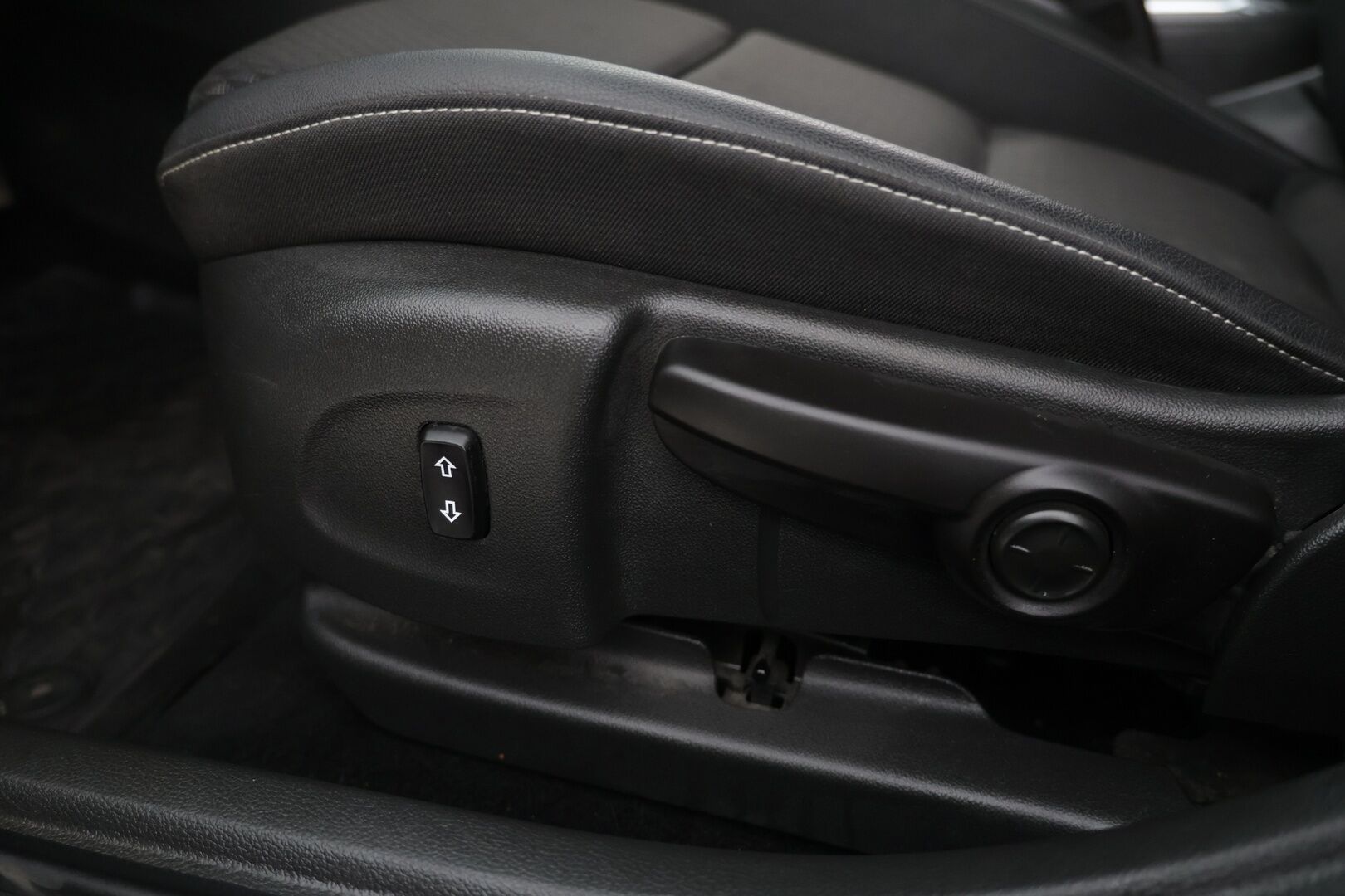 Opel Astra 2019 Sports Tourer Innovation Plus 150 Turbo A / Vakkari / Sähköinen takakontti / Bliss / P-Kamera - Siisti yksilö! / Hyvin huollettu ! 