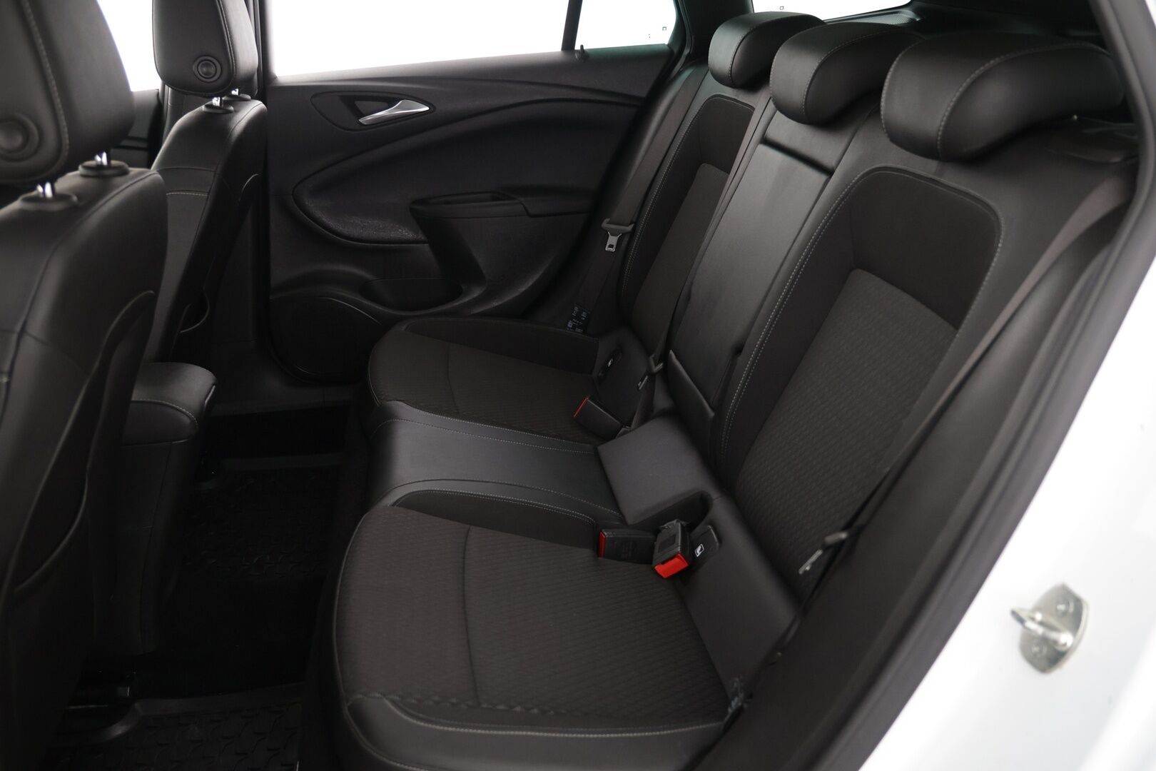 Opel Astra 2019 Sports Tourer Innovation Plus 150 Turbo A / Vakkari / Sähköinen takakontti / Bliss / P-Kamera - Siisti yksilö! / Hyvin huollettu ! 