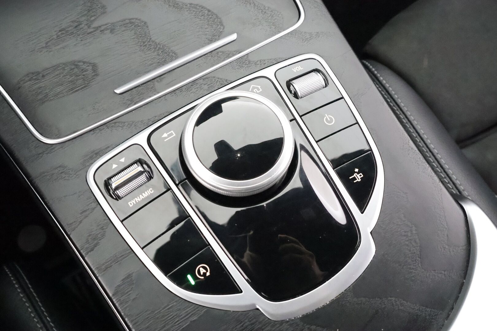 Mercedes-Benz C 2019 200 4MATIC Coupé A AMG * Vakkari / P.kamera / Sporttipenkit / Lohko+Sisä / LED * - Suomi-auto / Kahdet renkaat aluvanteilla 