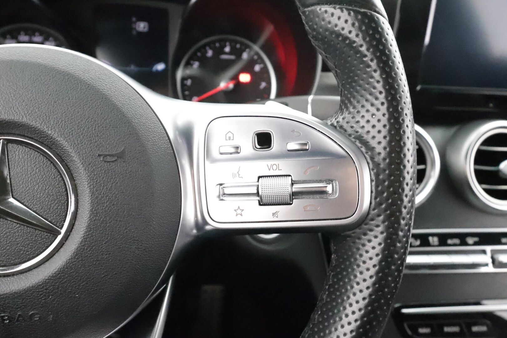 Mercedes-Benz C 2019 200 4MATIC Coupé A AMG * Vakkari / P.kamera / Sporttipenkit / Lohko+Sisä / LED * - Suomi-auto / Kahdet renkaat aluvanteilla 