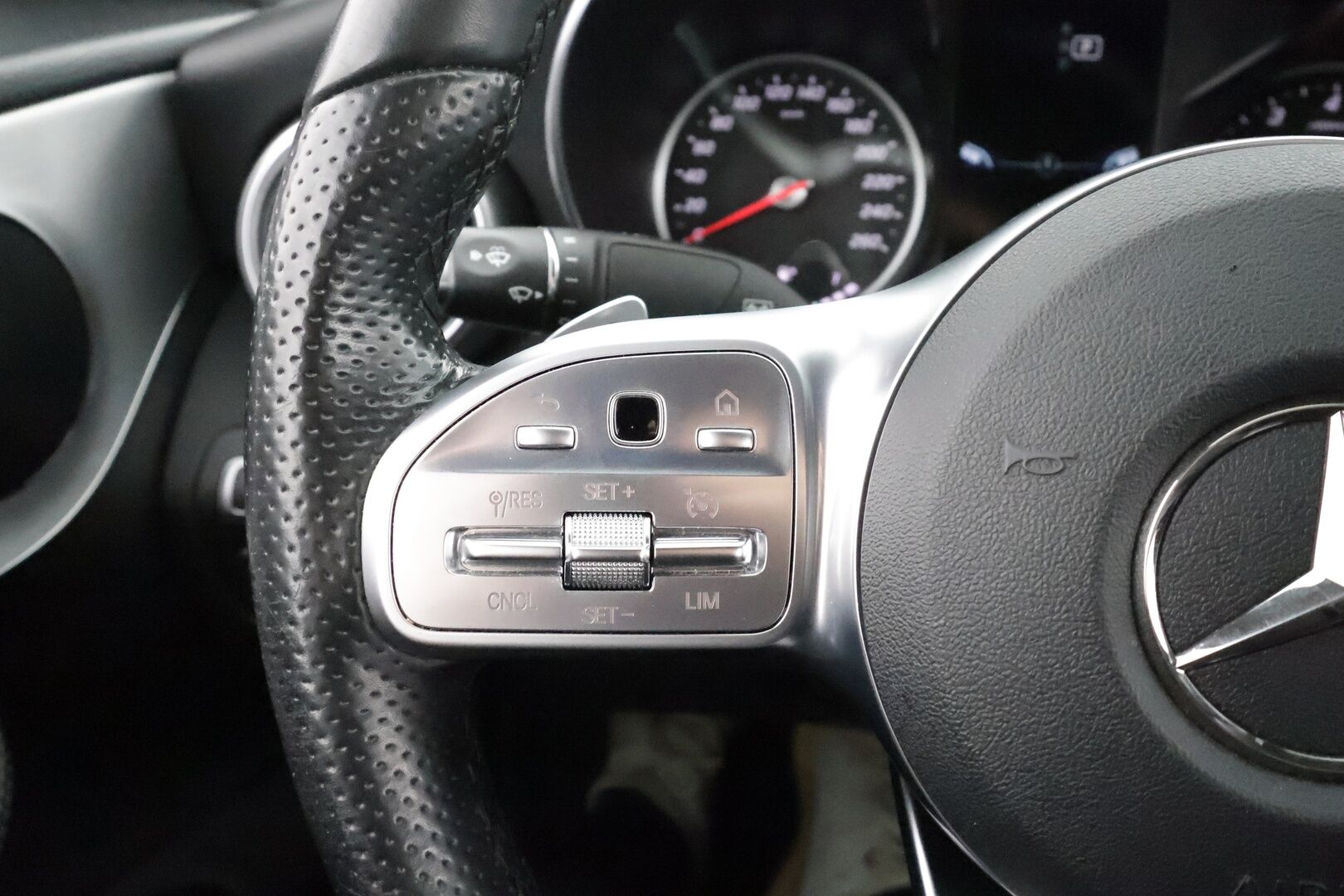 Mercedes-Benz C 2019 200 4MATIC Coupé A AMG * Vakkari / P.kamera / Sporttipenkit / Lohko+Sisä / LED * - Suomi-auto / Kahdet renkaat aluvanteilla 