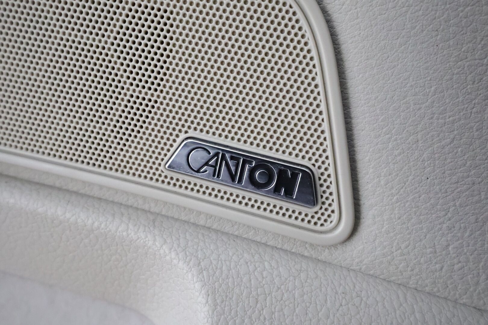 Skoda Superb 2017 Combi 2,0 TSI 280 4x4 L&K DSG * Webasto / Koukku / ACC / Xenon / Canton / Lasikattoluukku * - P.Kamera / Muistipenkki / Kahdet renkaat aluvanteilla