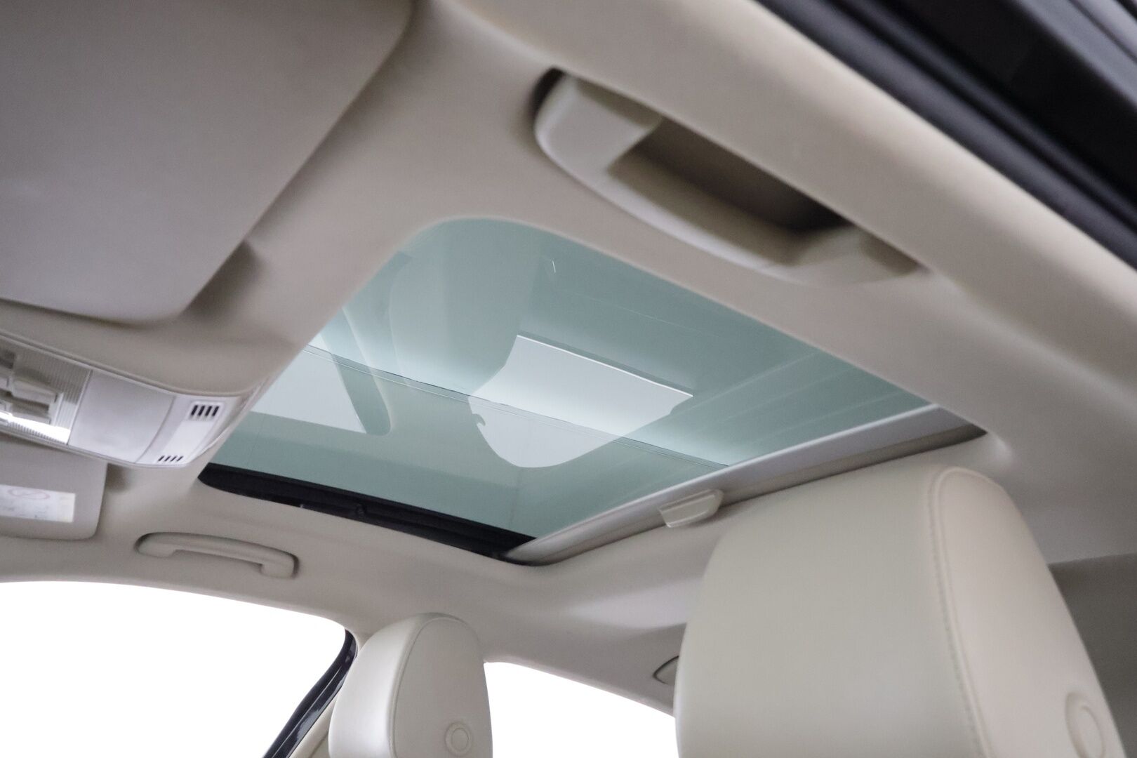 Skoda Superb 2017 Combi 2,0 TSI 280 4x4 L&K DSG * Webasto / Koukku / ACC / Xenon / Canton / Lasikattoluukku * - P.Kamera / Muistipenkki / Kahdet renkaat aluvanteilla