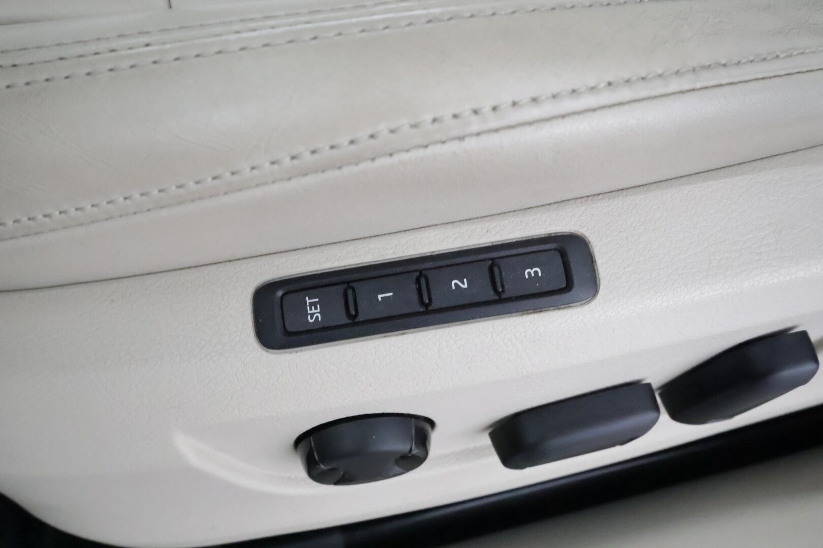 Skoda Superb 2017 Combi 2,0 TSI 280 4x4 L&K DSG * Webasto / Koukku / ACC / Xenon / Canton / Lasikattoluukku * - P.Kamera / Muistipenkki / Kahdet renkaat aluvanteilla - HULLUT AVAJAISHULINAT KORKOTARJOUS 3,29 %