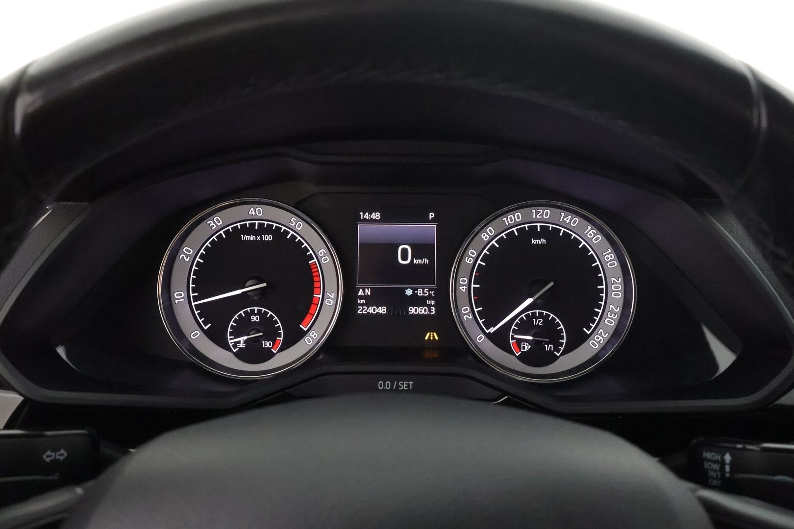 Skoda Superb 2017 Combi 2,0 TSI 280 4x4 L&K DSG * Webasto / Koukku / ACC / Xenon / Canton / Lasikattoluukku * - P.Kamera / Muistipenkki / Kahdet renkaat aluvanteilla