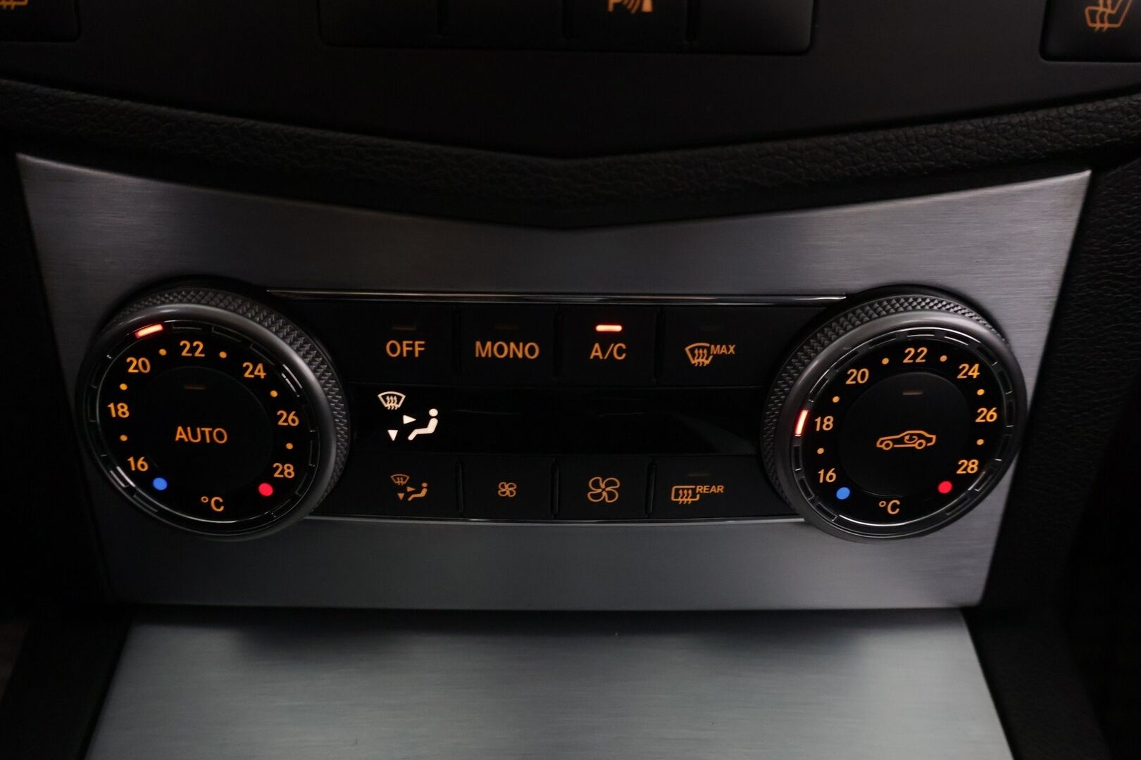 Mercedes-Benz C 2008 180 Kompressor T Avantgarde *Lasikattoluukku / Tutkat / Xenon / Osanahat* - *Vähän ajettu / Jakoketju vaihdettu / Edulliset käyttökustannukset* - HULLUT BLACKWEEK JATKOT - KORKOTARJOUS 2,49%