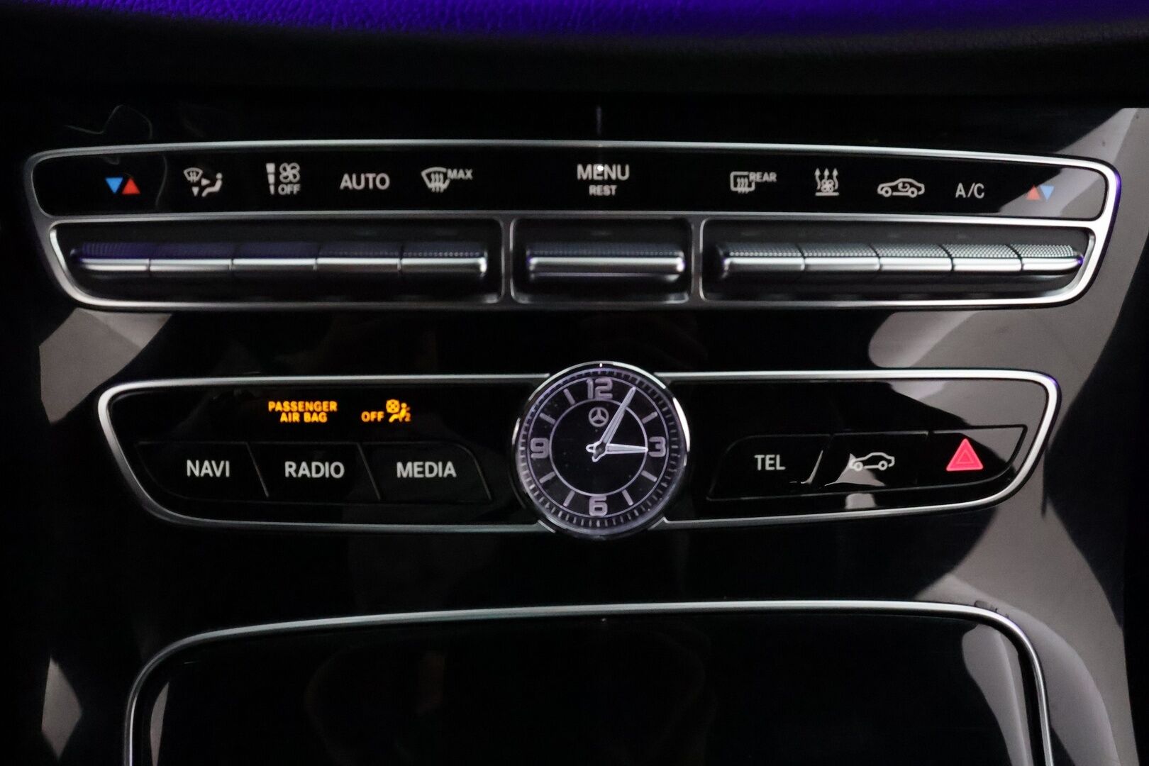 Mercedes-Benz E 2017 E 220 d 4MATIC Sedan A Premium Business AMG **Widescreen / Distronic+ / HUD / 360° / Webasto / Multibeam LED** - Apple&Android / Sporttipenkit / Navi 