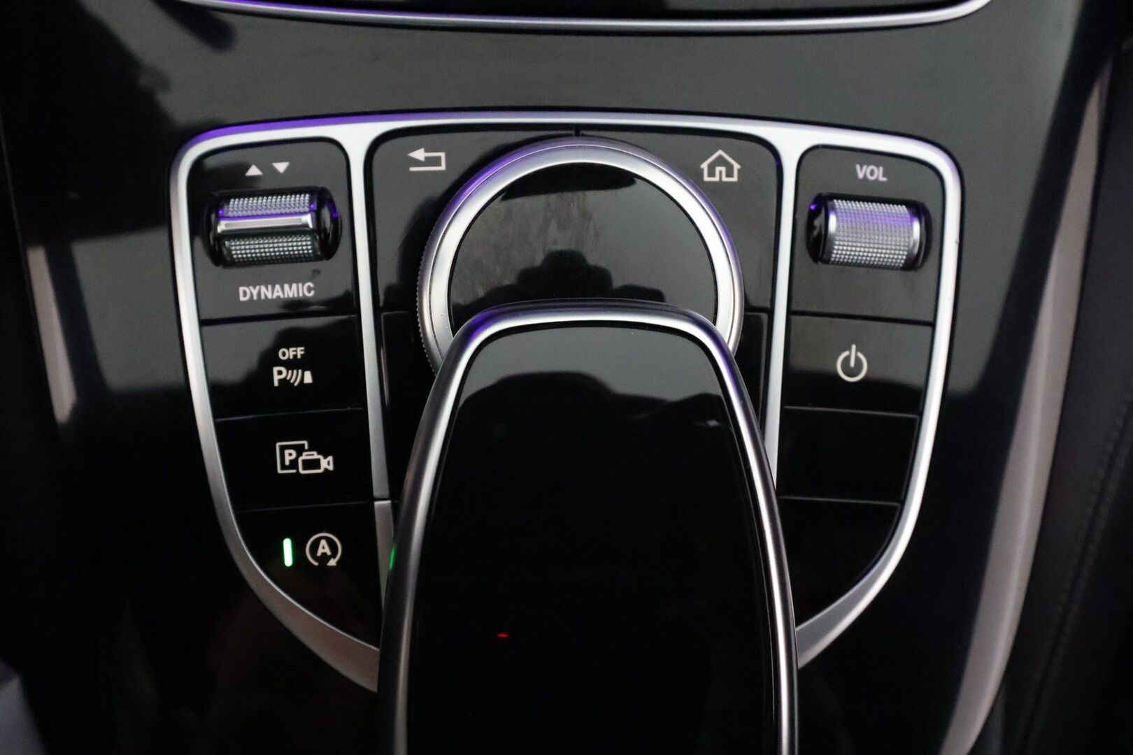 Mercedes-Benz E 2017 E 220 d 4MATIC Sedan A Premium Business AMG **Widescreen / Distronic+ / HUD / 360° / Webasto / Multibeam LED** - Apple&Android / Sporttipenkit / Navi 