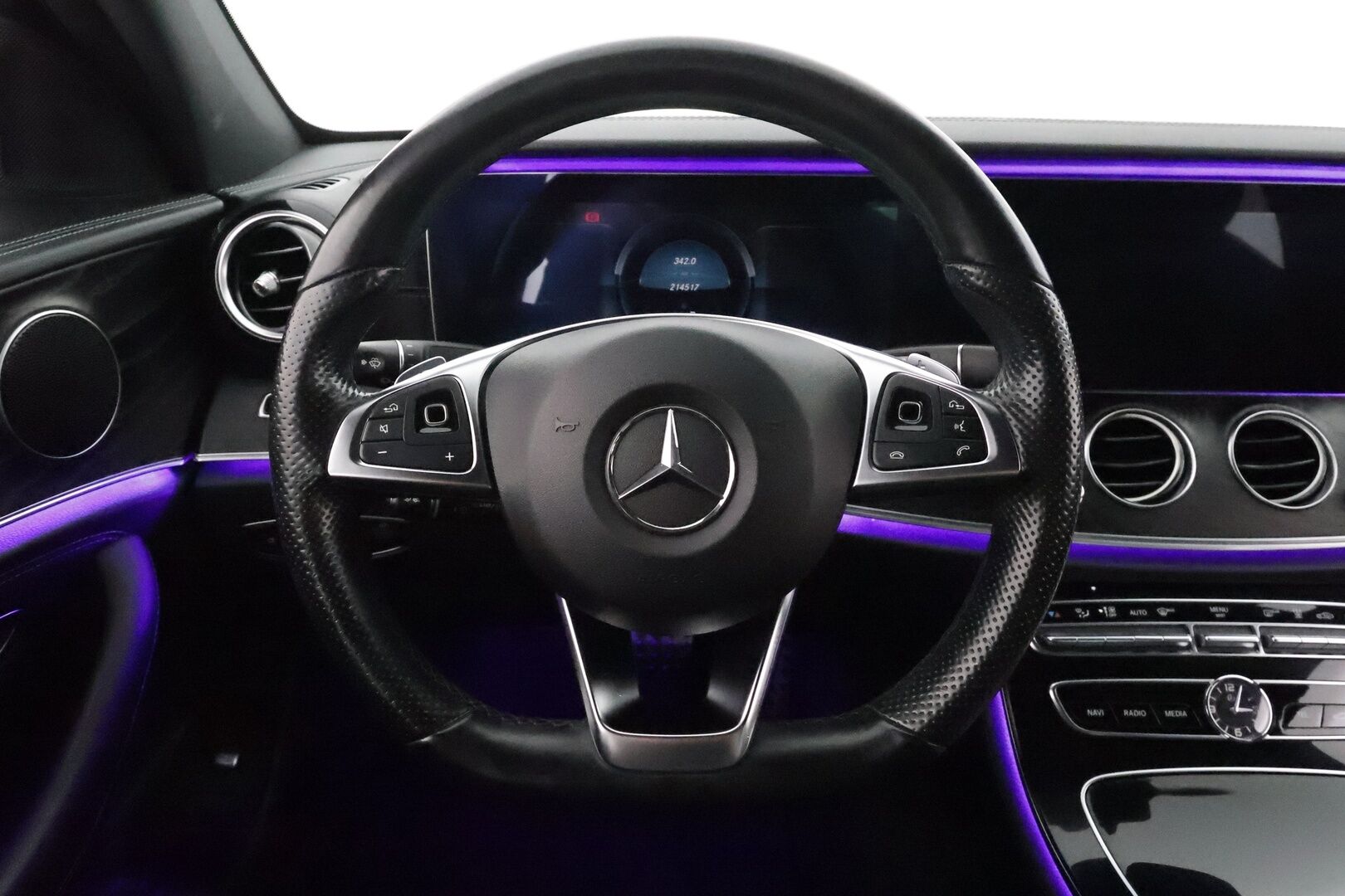 Mercedes-Benz E 2017 E 220 d 4MATIC Sedan A Premium Business AMG **Widescreen / Distronic+ / HUD / 360° / Webasto / Multibeam LED** - Apple&Android / Sporttipenkit / Navi 
