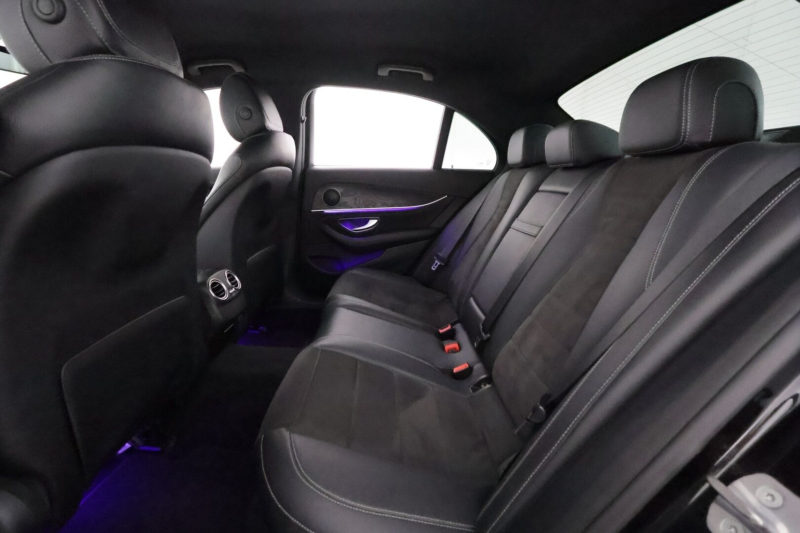 Mercedes-Benz E 2017 E 220 d 4MATIC Sedan A Premium Business AMG **Widescreen / Distronic+ / HUD / 360° / Webasto / Multibeam LED** - Apple&Android / Sporttipenkit / Navi 