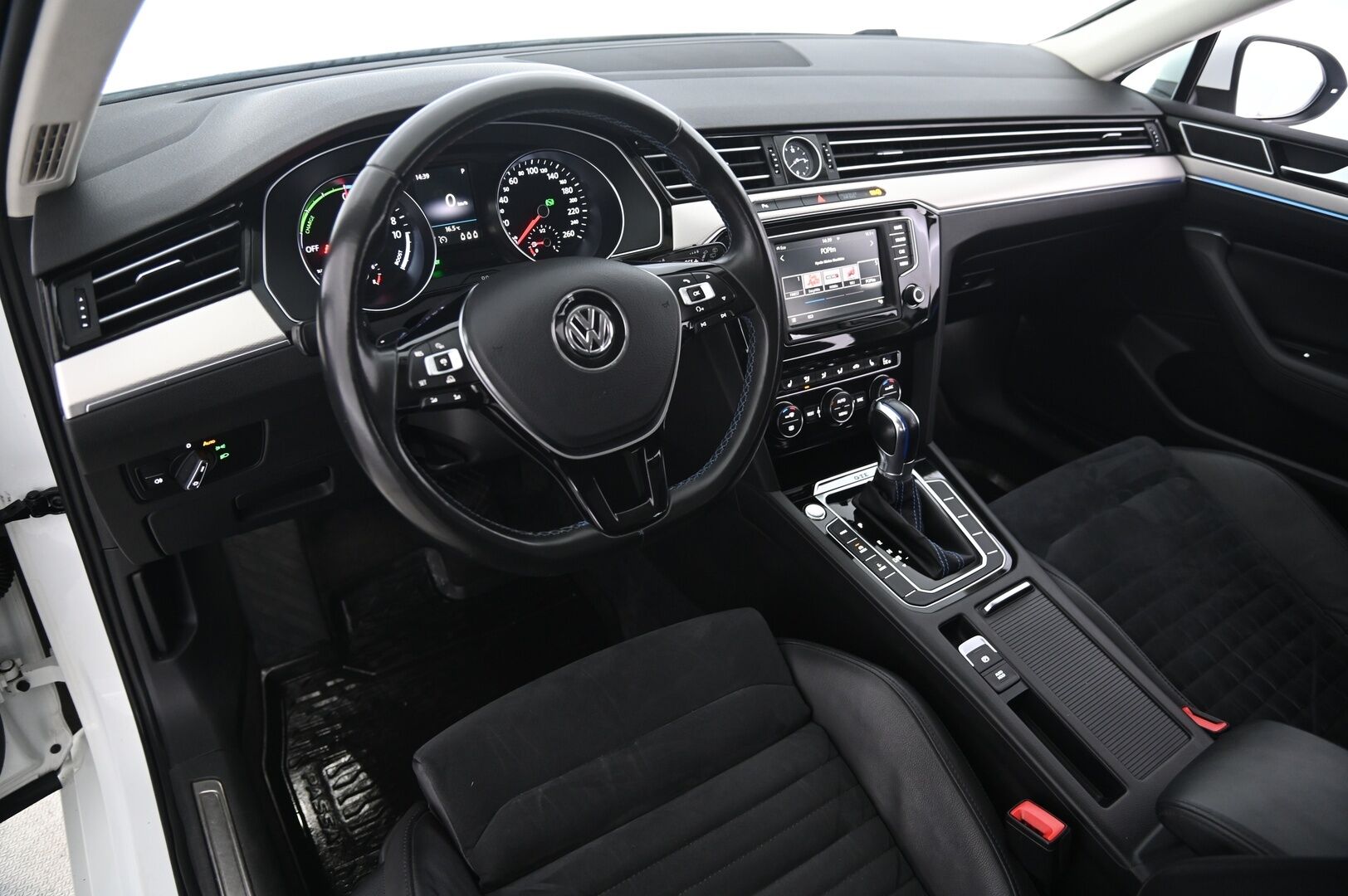 VOLKSWAGEN PASSAT 2016 1.4 GTE Plug-In Hybrid 160kW DSG *Myydään huutokaupat.com* - ACC | Applecarplay | P*tutkat | Jakopää tehty 2023 | Myydään huutokaupat.com