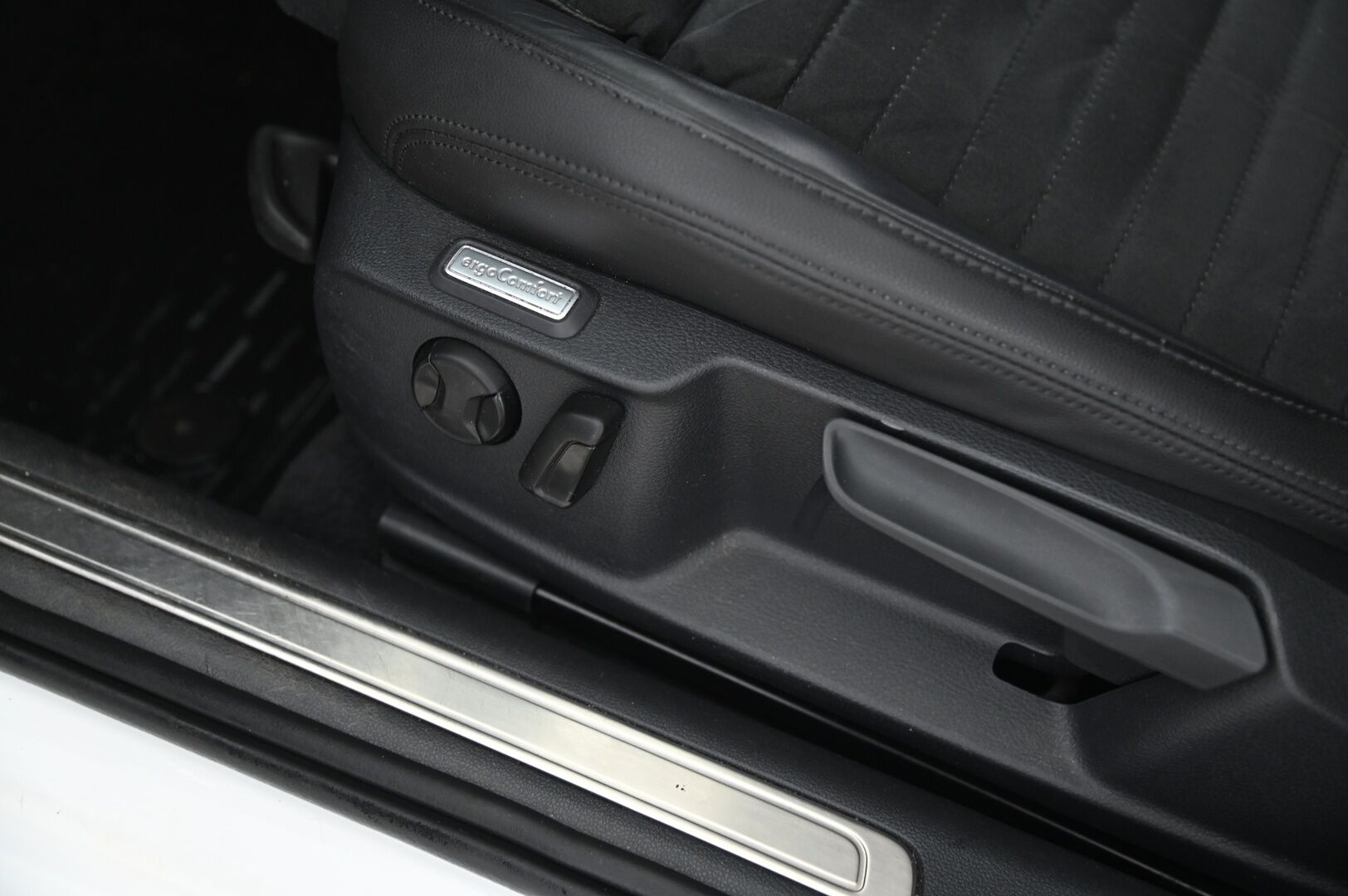 VOLKSWAGEN PASSAT 2017 1.4 GTE Plug-In Hybrid 160kW DSG *Myydään huutokaupat.com* - ACC | Applecarplay | P*tutkat | Jakopää tehty 2023 | Myydään huutokaupat.com