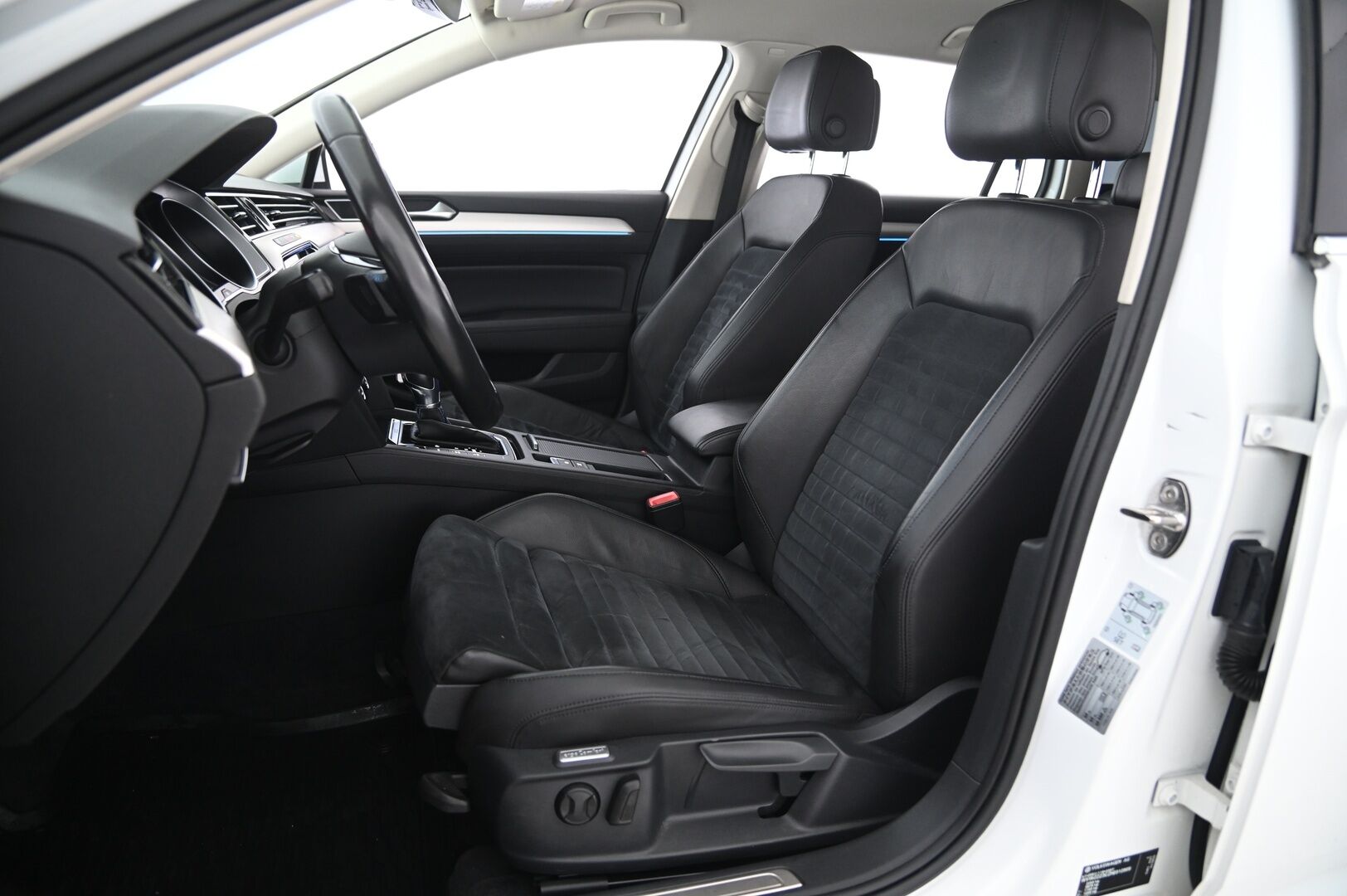 VOLKSWAGEN PASSAT 2016 1.4 GTE Plug-In Hybrid 160kW DSG *Myydään huutokaupat.com* - ACC | Applecarplay | P*tutkat | Jakopää tehty 2023 | Myydään huutokaupat.com