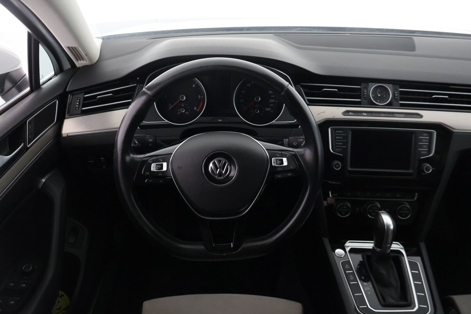 Volkswagen Passat 2016 Variant Highline 2,0 TDI 110 kW (150 hv) DSG-automaatti - YritysOutlet - Myydään vain yrityksille - ACC | Webasto | KeylessGo | ErgoComfort | Koukku | Suomi-auto 