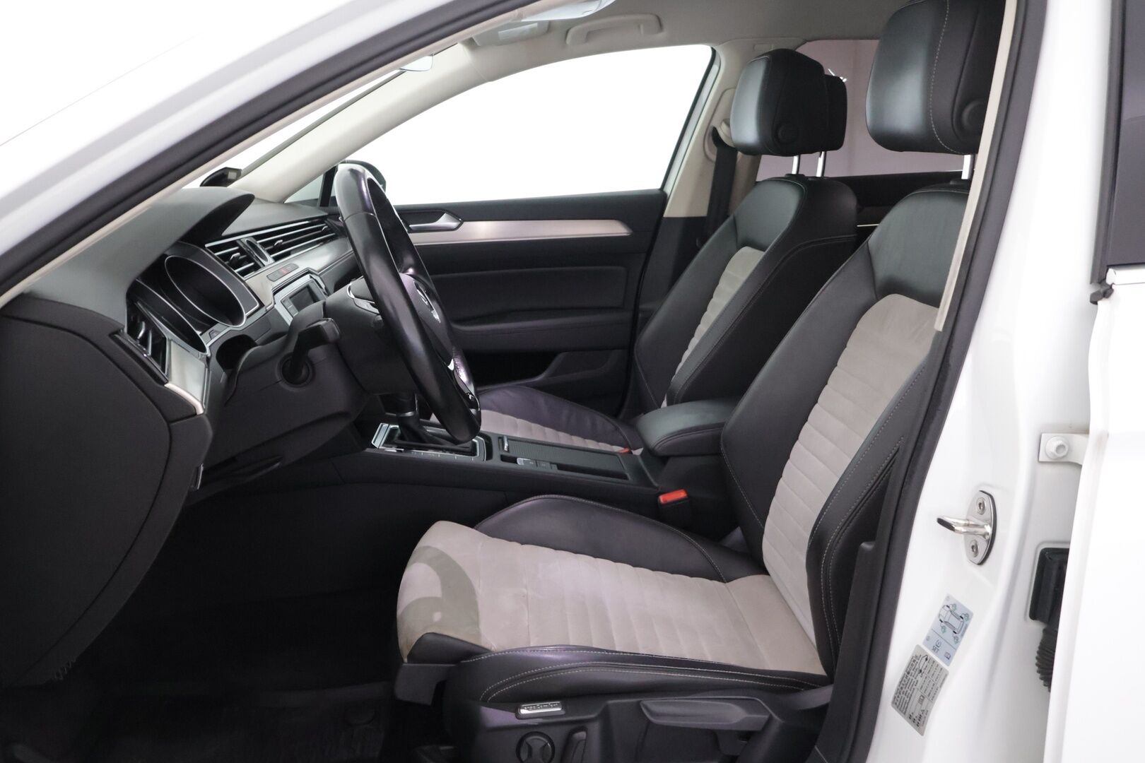 Volkswagen Passat 2016 Variant Highline 2,0 TDI 110 kW (150 hv) DSG-automaatti - YritysOutlet - Myydään vain yrityksille - ACC | Webasto | KeylessGo | ErgoComfort | Koukku | Suomi-auto 