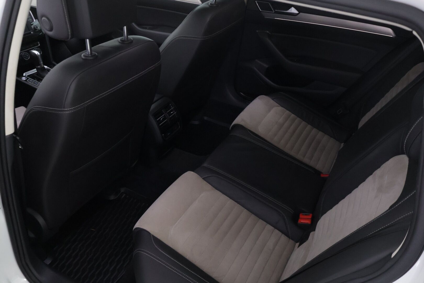 Volkswagen Passat 2016 Variant Highline 2,0 TDI 110 kW (150 hv) DSG-automaatti - YritysOutlet - Myydään vain yrityksille - ACC | Webasto | KeylessGo | ErgoComfort | Koukku | Suomi-auto 