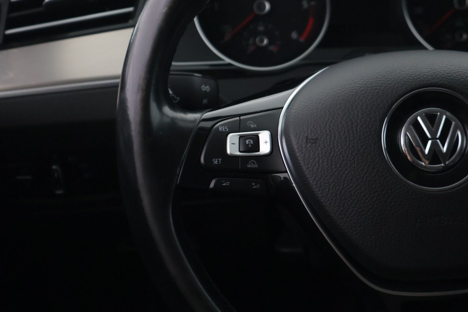 Volkswagen Passat 2016 Variant Highline 2,0 TDI 110 kW (150 hv) DSG-automaatti - YritysOutlet - Myydään vain yrityksille - ACC | Webasto | KeylessGo | ErgoComfort | Koukku | Suomi-auto 