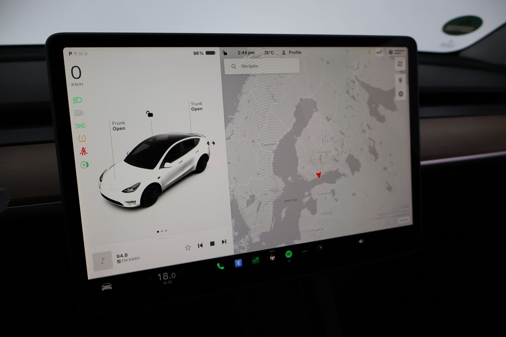 TESLA MODEL Y 2022 Performance - AMD Ryzen | Heat Pump | Koukku | Lasikatto | Nahat | Sähköluukku
