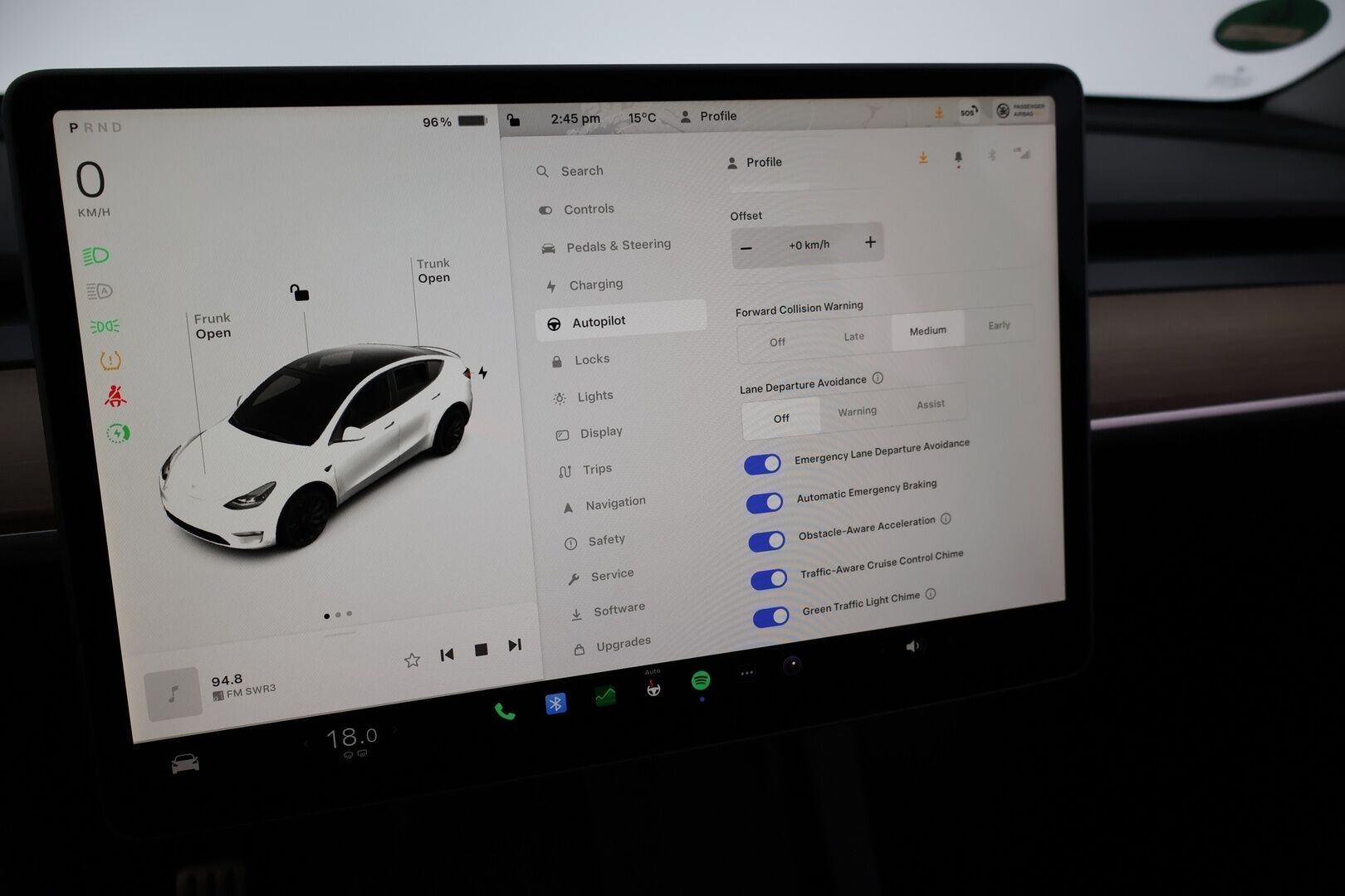 TESLA MODEL Y 2022 Performance - AMD Ryzen | Heat Pump | Koukku | Lasikatto | Nahat | Sähköluukku