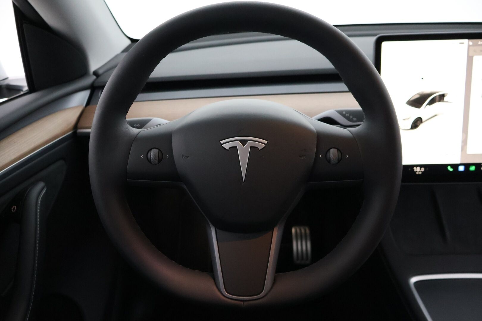 TESLA MODEL Y 2022 Performance - AMD Ryzen | Heat Pump | Koukku | Lasikatto | Nahat | Sähköluukku