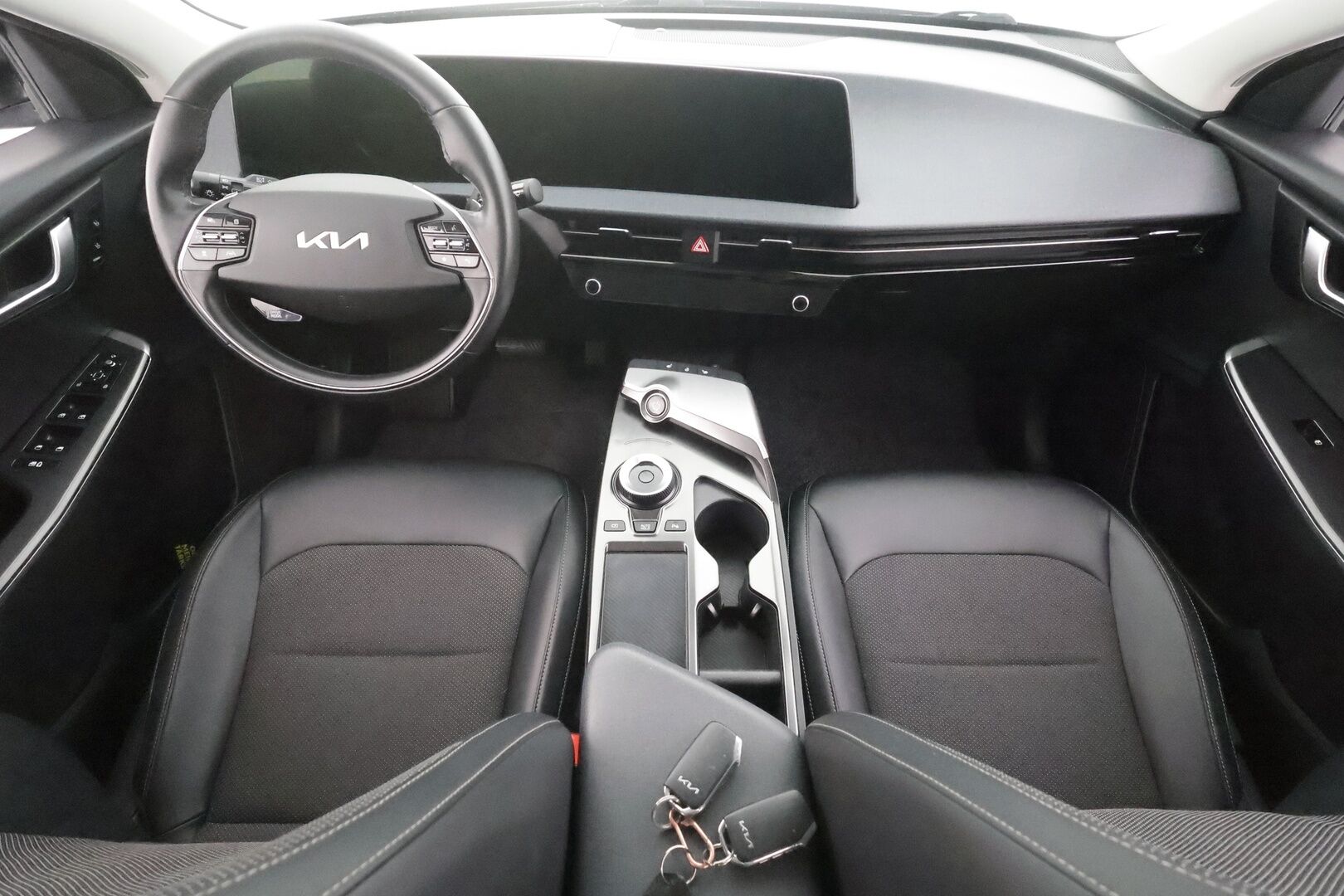 KIA EV6 2022 RWD 77 kWh 229 hv - | ACC | ILP | P.Kamera | Widescreen | LED | Muistipenkki | Apple&Android | Ratinlämmitys | Merkkihuollettu | Kahdet Renkaat |