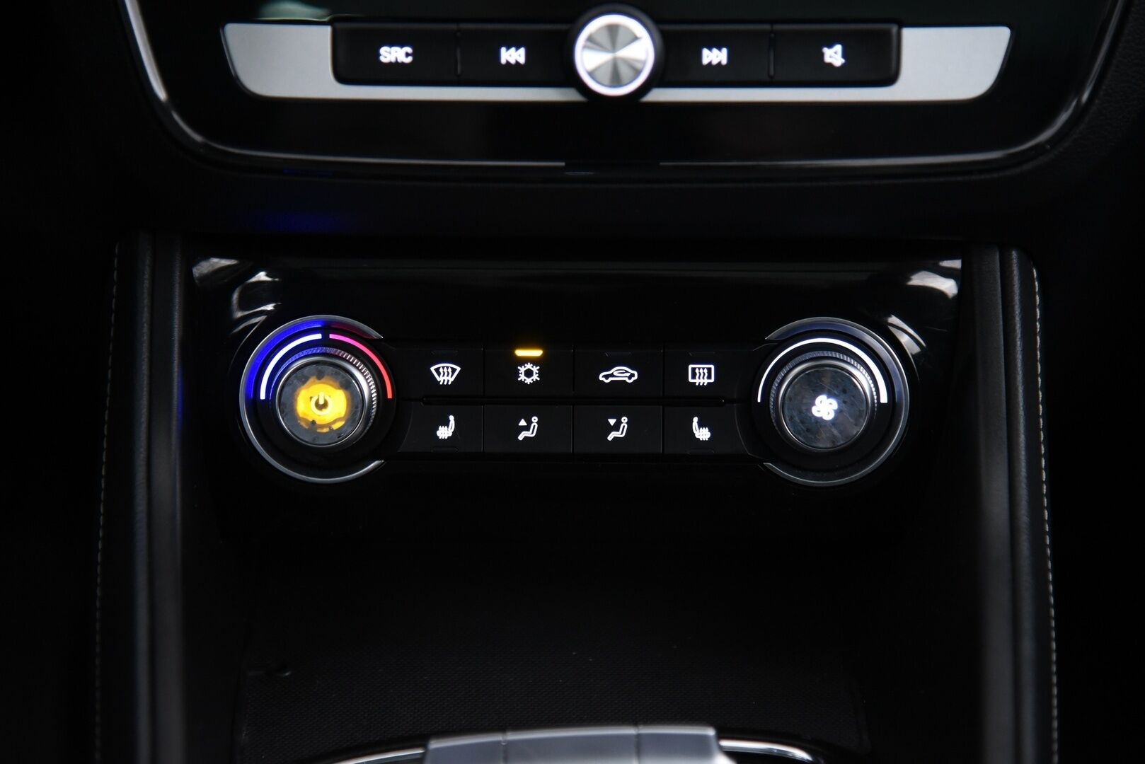 MG ZS 2021 EV Luxury / Adapt.Vakkari / Panorama / Nahkasisusta / P.Kamera / KeylessGo / Apple&Android / - 2x renkaat&vanteet / Juuri huollettu / Todella siisti - Osta nyt, maksa vasta ensi vuonna