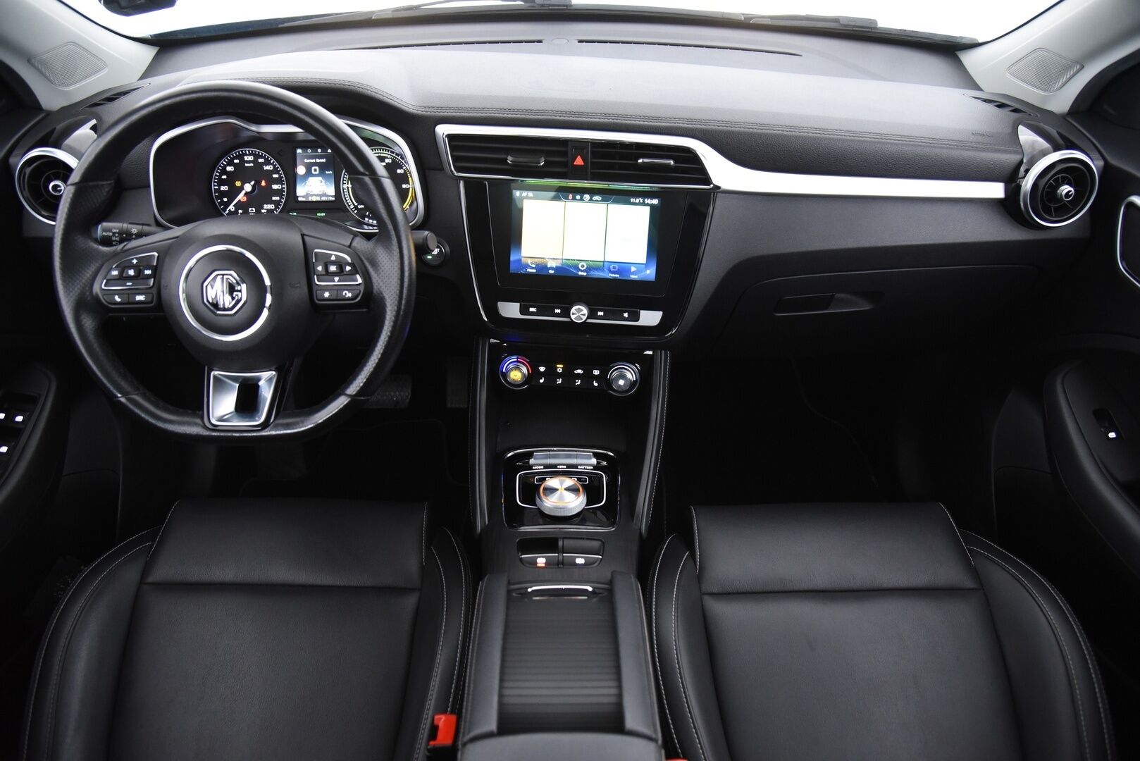 MG ZS 2021 EV Luxury / Adapt.Vakkari / Panorama / Nahkasisusta / P.Kamera / KeylessGo / Apple&Android / - 2x renkaat&vanteet / Juuri huollettu / Todella siisti - HULLU BLACKWEEK KORKOTARJOUS 2,49%