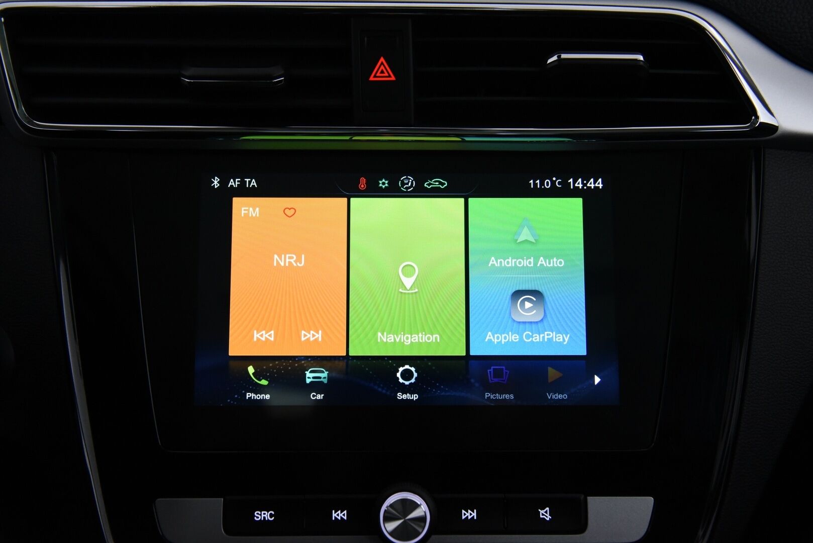 MG ZS 2021 EV Luxury / Adapt.Vakkari / Panorama / Nahkasisusta / P.Kamera / KeylessGo / Apple&Android / - 2x renkaat&vanteet / Juuri huollettu / Todella siisti - HULLU BLACKWEEK KORKOTARJOUS 2,49%