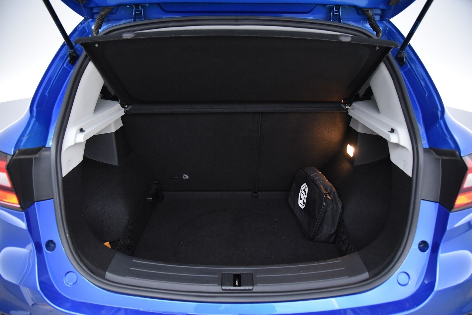 MG ZS 2021 EV Luxury / Adapt.Vakkari / Panorama / Nahkasisusta / P.Kamera / KeylessGo / Apple&Android / - 2x renkaat&vanteet / Juuri huollettu / Todella siisti - Osta nyt, maksa vasta ensi vuonna