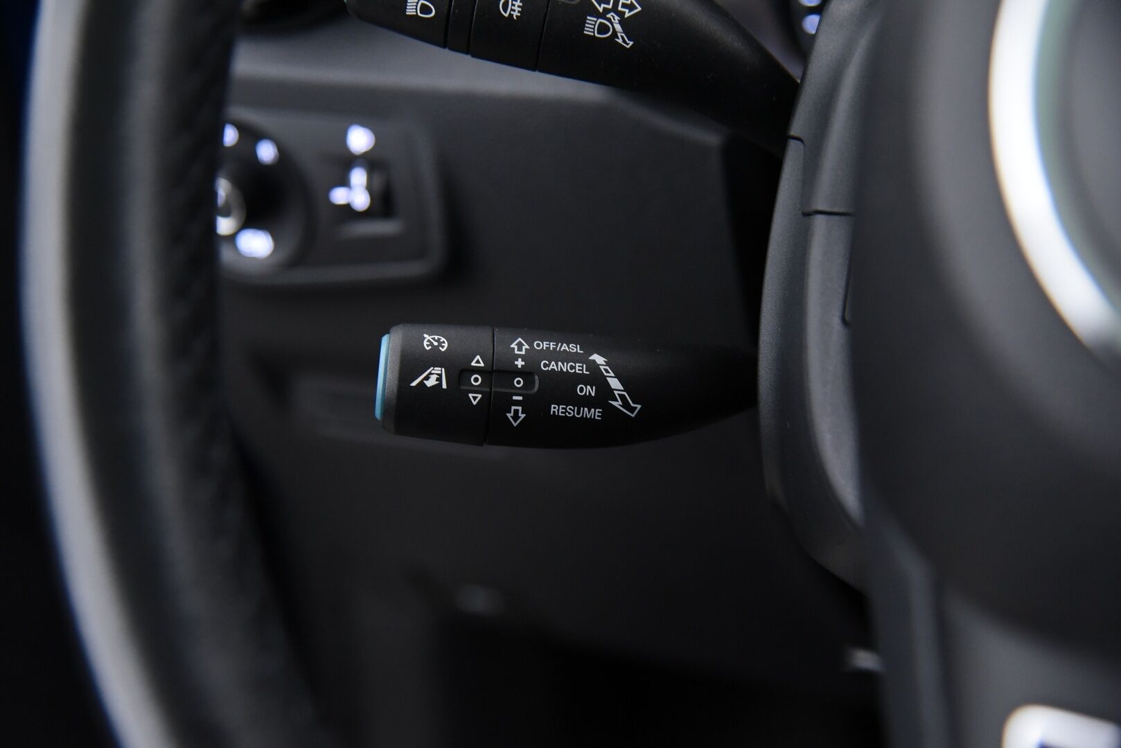 MG ZS 2021 EV Luxury / Adapt.Vakkari / Panorama / Nahkasisusta / P.Kamera / KeylessGo / Apple&Android / - 2x renkaat&vanteet / Juuri huollettu / Todella siisti - Osta nyt, maksa vasta ensi vuonna