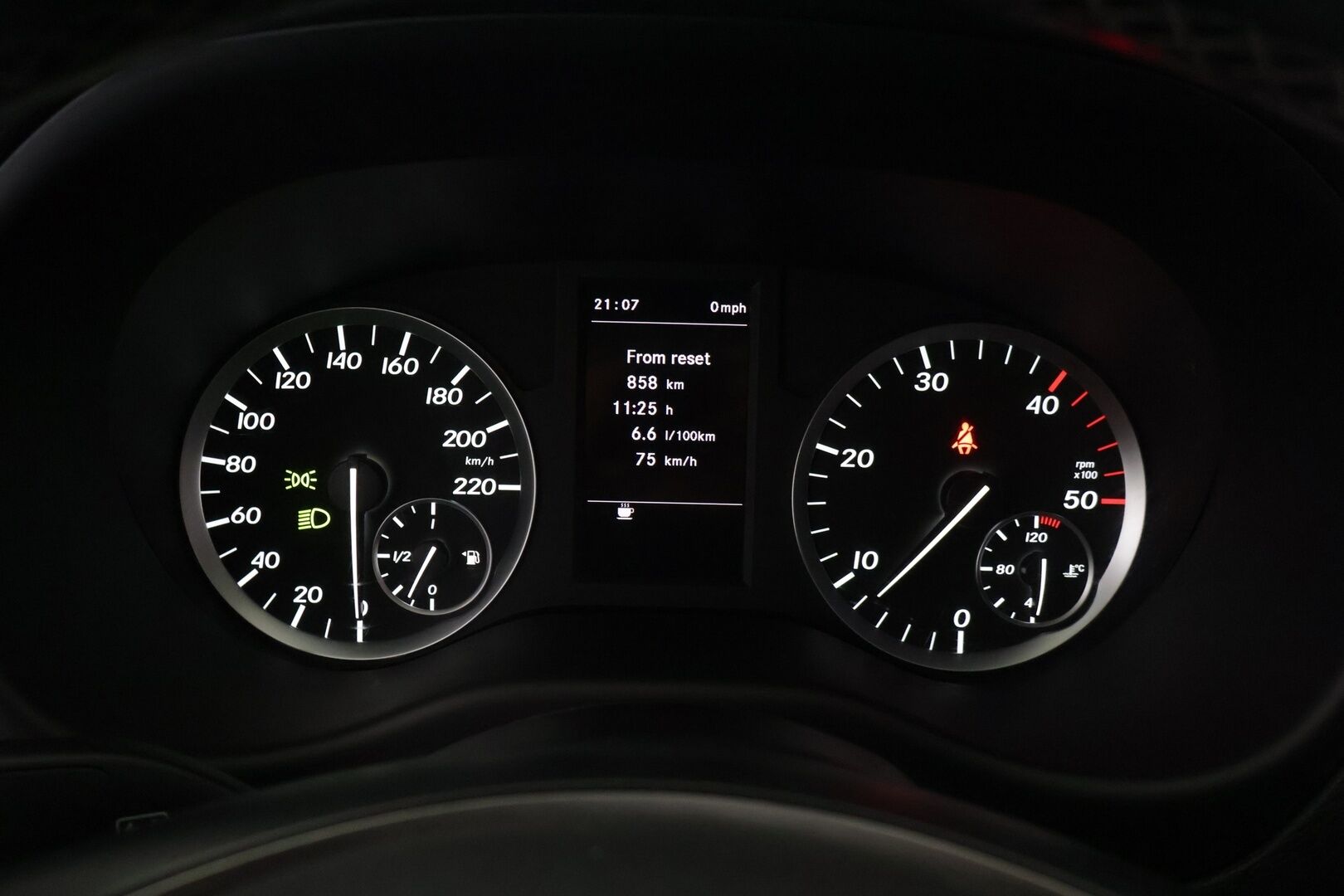 Mercedes-Benz Vito 2016 114CDI-3,2/32K keskipitkä A2 / Koukku / Vakkari / Webasto / Apple&Android / 2x Renkaat - HULLUT VÄLIPÄIVÄT KORKOTARJOUS 2,49%