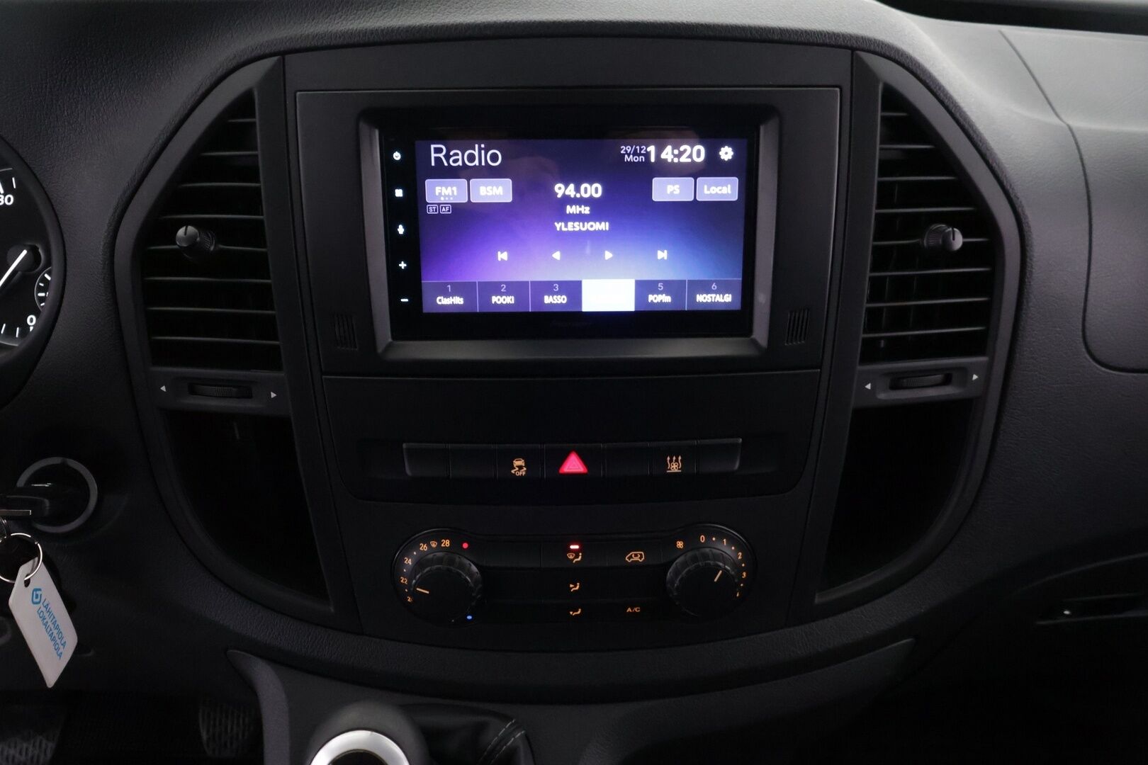 Mercedes-Benz Vito 2016 114CDI-3,2/32K keskipitkä A2 / Koukku / Vakkari / Webasto / Apple&Android / 2x Renkaat - HULLUT VÄLIPÄIVÄT KORKOTARJOUS 2,49%