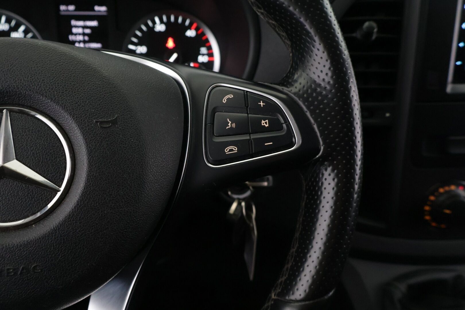 Mercedes-Benz Vito 2016 114CDI-3,2/32K keskipitkä A2 / Koukku / Vakkari / Webasto / Apple&Android / 2x Renkaat - HULLUT VÄLIPÄIVÄT KORKOTARJOUS 2,49%