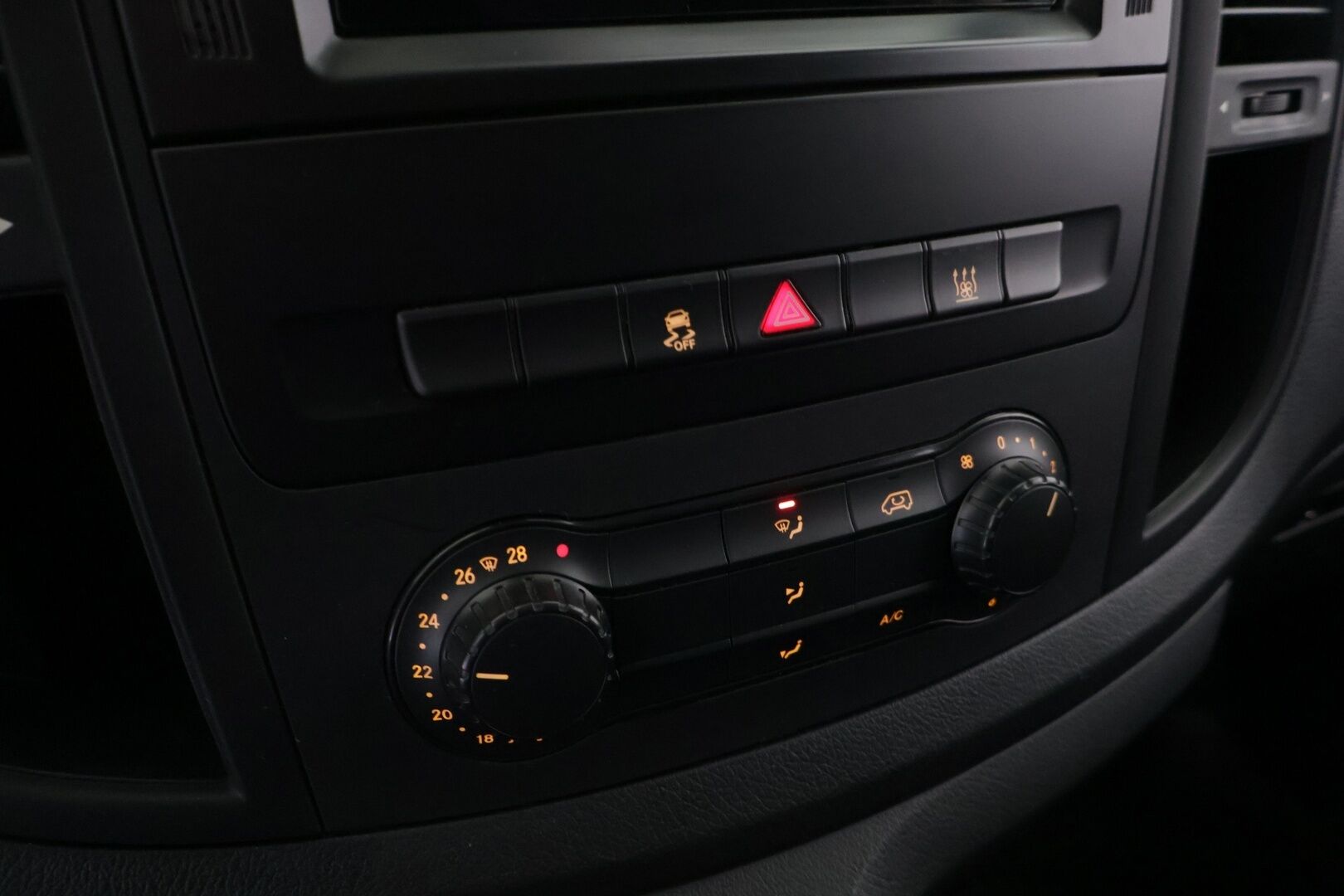 Mercedes-Benz Vito 2016 114CDI-3,2/32K keskipitkä A2 / Koukku / Vakkari / Webasto / Apple&Android / 2x Renkaat - HULLUT VÄLIPÄIVÄT KORKOTARJOUS 2,49%