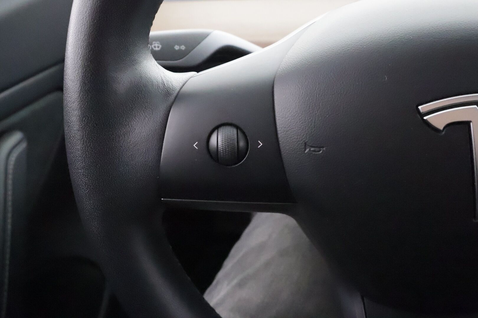 Tesla Model 3 2019 Standard RWD Plus - | Lasikatto | Koukku | ACC | LED | P.Kamera | Muistipenkki | Premium Speakers | Navi | Kaistavahti | Keyless | 2x Latauskaapelit | Suomi-auto | Kahdet renkaat |