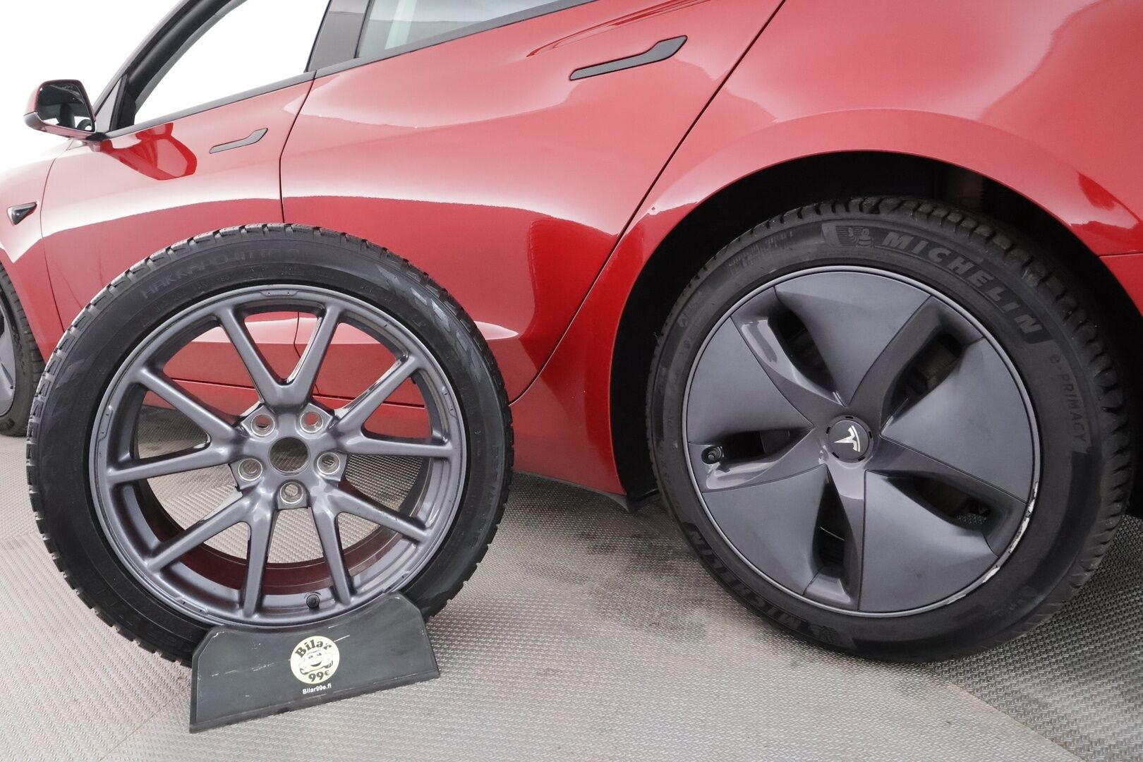Tesla Model 3 2019 Standard RWD Plus - | Lasikatto | Koukku | ACC | LED | P.Kamera | Muistipenkki | Premium Speakers | Navi | Kaistavahti | Keyless | 2x Latauskaapelit | Suomi-auto | Kahdet renkaat |