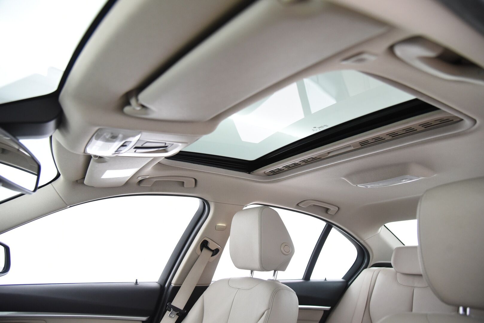 BMW 330 2017 e F30 LCI Sedan A Business Luxury /  Adapt. Vakkari / Lasikattoluukku / Vaaleat Nahat / Prof. Navi / M-Sport Ratti ** - Juuri katsastettu / Koti- ja kauppakeskuslaturi / 2x renkaat aluvanteilla - Osta nyt, maksa vasta ensi vuonna