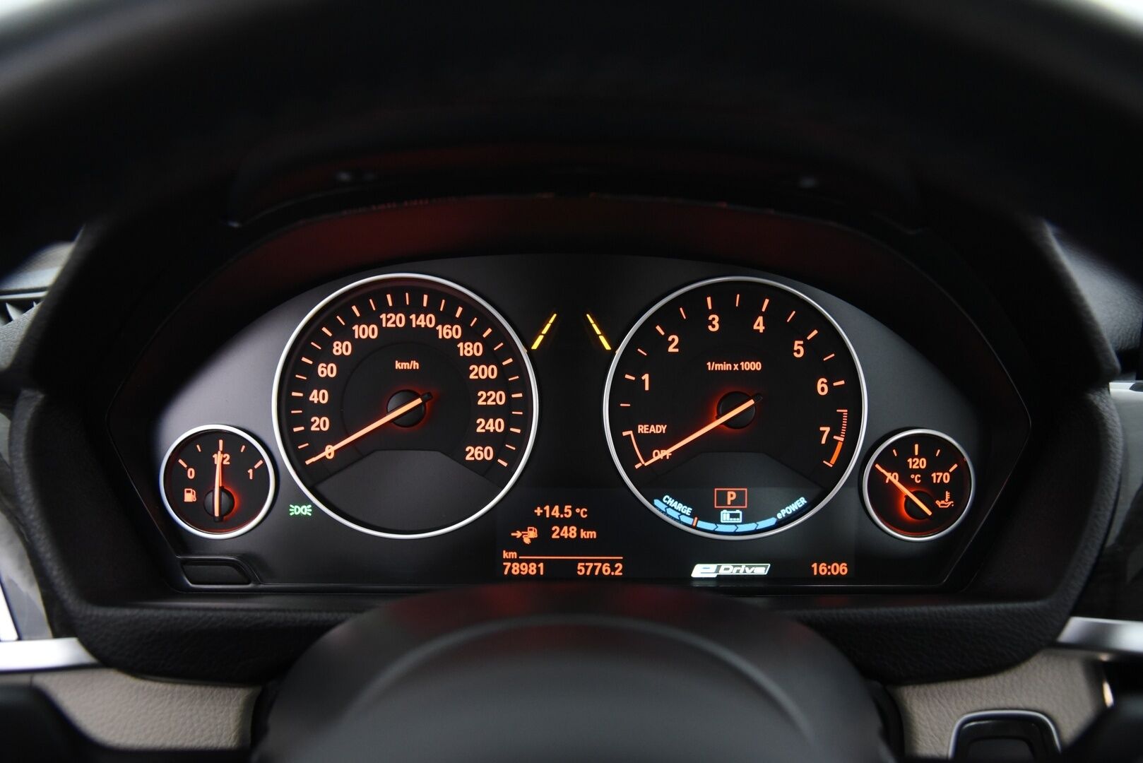 BMW 330 2017 e F30 LCI Sedan A Business Luxury /  Adapt. Vakkari / Lasikattoluukku / Vaaleat Nahat / Prof. Navi / M-Sport Ratti ** - Juuri katsastettu / Koti- ja kauppakeskuslaturi / 2x renkaat aluvanteilla - Osta nyt, maksa vasta ensi vuonna