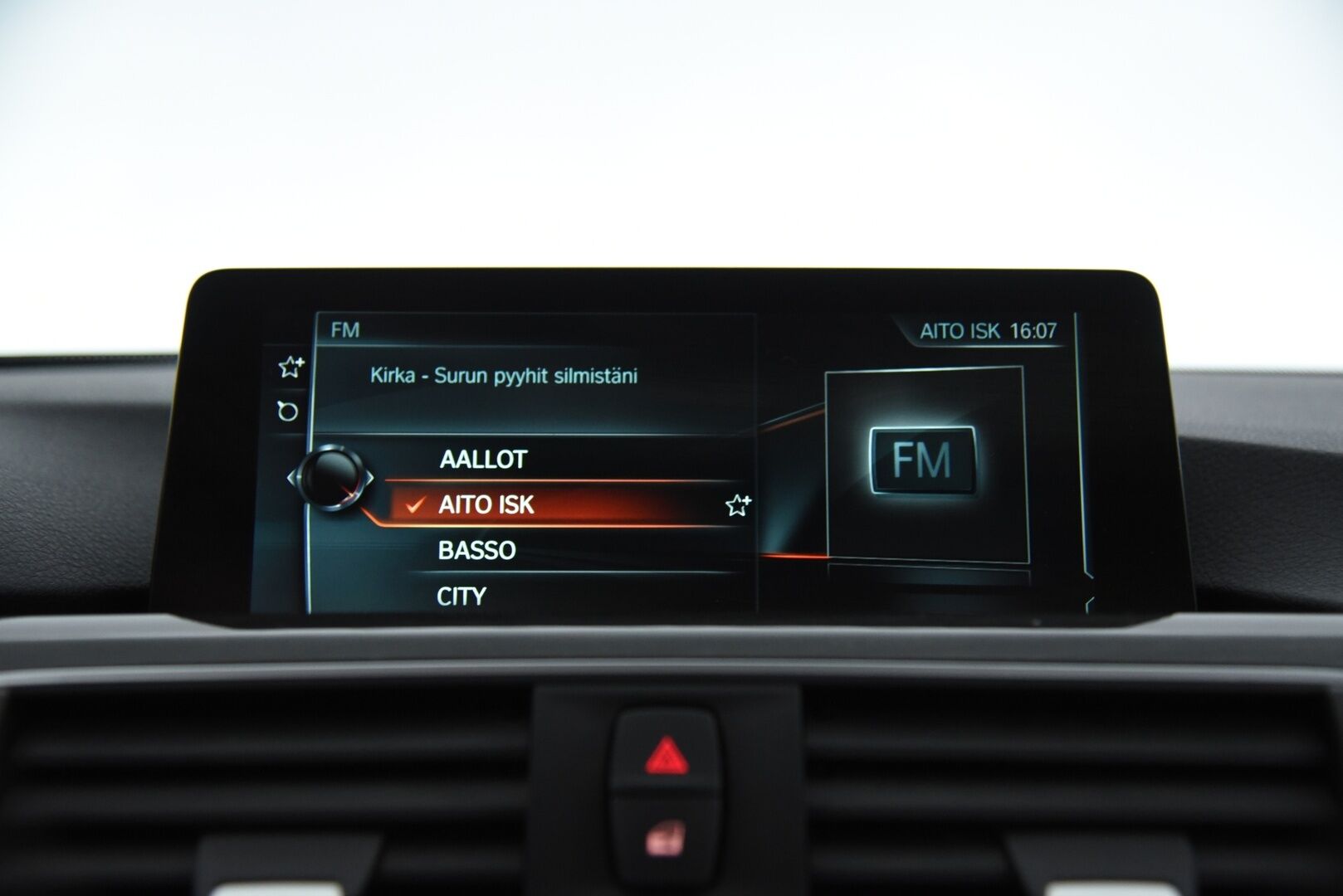 BMW 330 2017 e F30 LCI Sedan A Business Luxury /  Adapt. Vakkari / Lasikattoluukku / Vaaleat Nahat / Prof. Navi / M-Sport Ratti ** - Juuri katsastettu / Koti- ja kauppakeskuslaturi / 2x renkaat aluvanteilla - Osta nyt, maksa vasta ensi vuonna