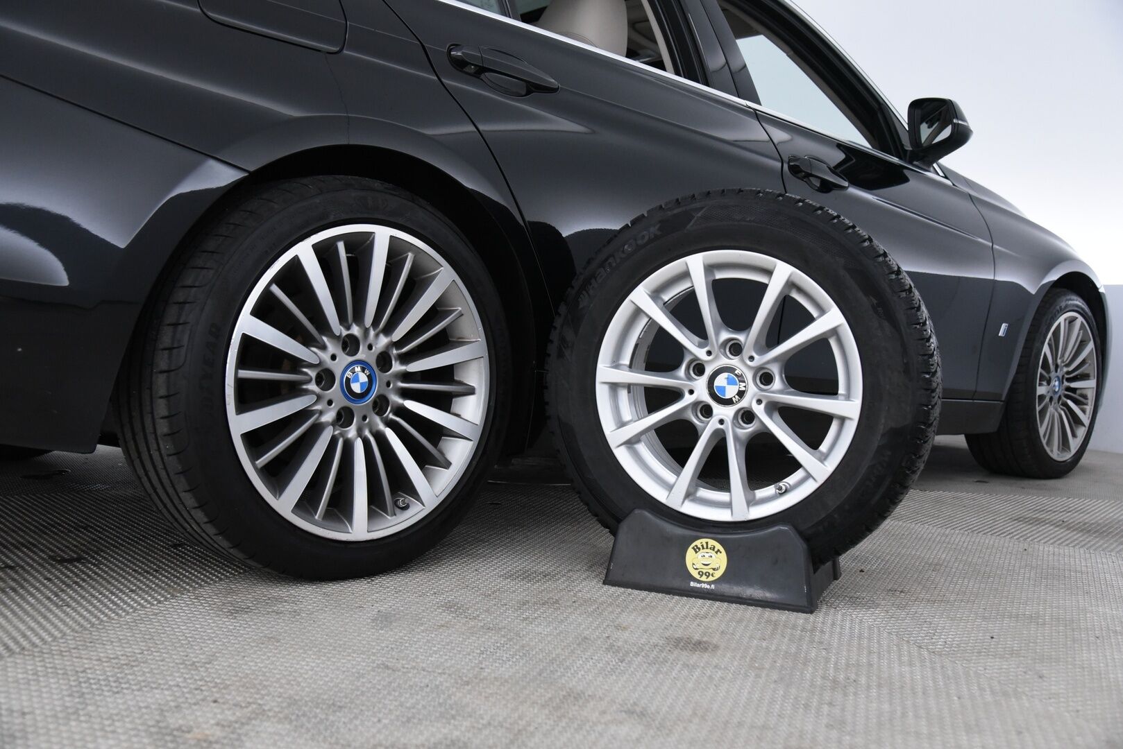 BMW 330 2017 e F30 LCI Sedan A Business Luxury /  Adapt. Vakkari / Lasikattoluukku / Vaaleat Nahat / Prof. Navi / M-Sport Ratti ** - Juuri katsastettu / Koti- ja kauppakeskuslaturi / 2x renkaat aluvanteilla - Osta nyt, maksa vasta ensi vuonna