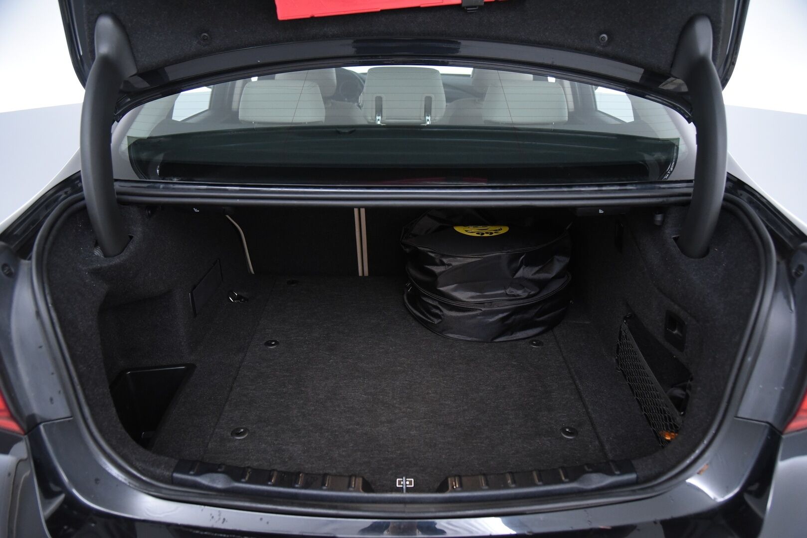 BMW 330 2017 e F30 LCI Sedan A Business Luxury /  Adapt. Vakkari / Lasikattoluukku / Vaaleat Nahat / Prof. Navi / M-Sport Ratti ** - Juuri katsastettu / Koti- ja kauppakeskuslaturi / 2x renkaat aluvanteilla - Osta nyt, maksa vasta ensi vuonna