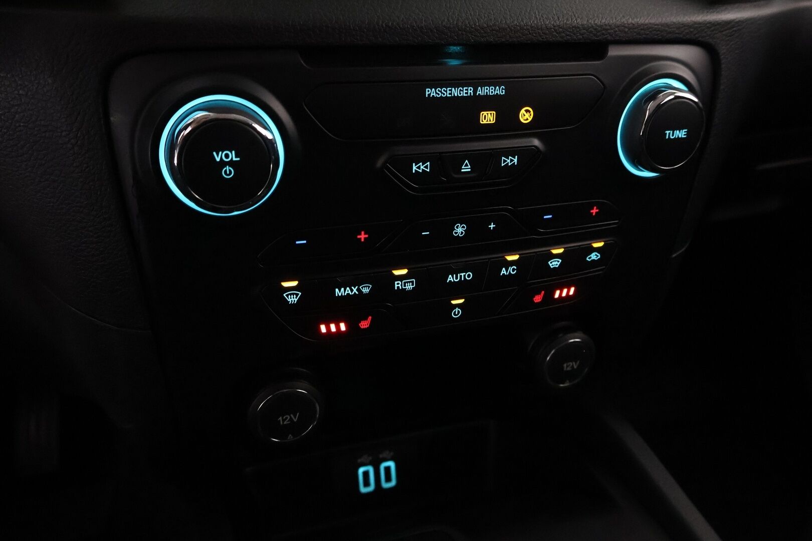 Ford Ranger 2020 Double Cab 2,0 TDCi 170 hp A10 4x4 XLT - 3,99 % KORKOTARJOUS TÄHÄN AUTOON - ALV / Suomiauto / Webasto / Vetokoukku / LED-Lisävalot / Upeasti varusteltu / Näyttävä!
