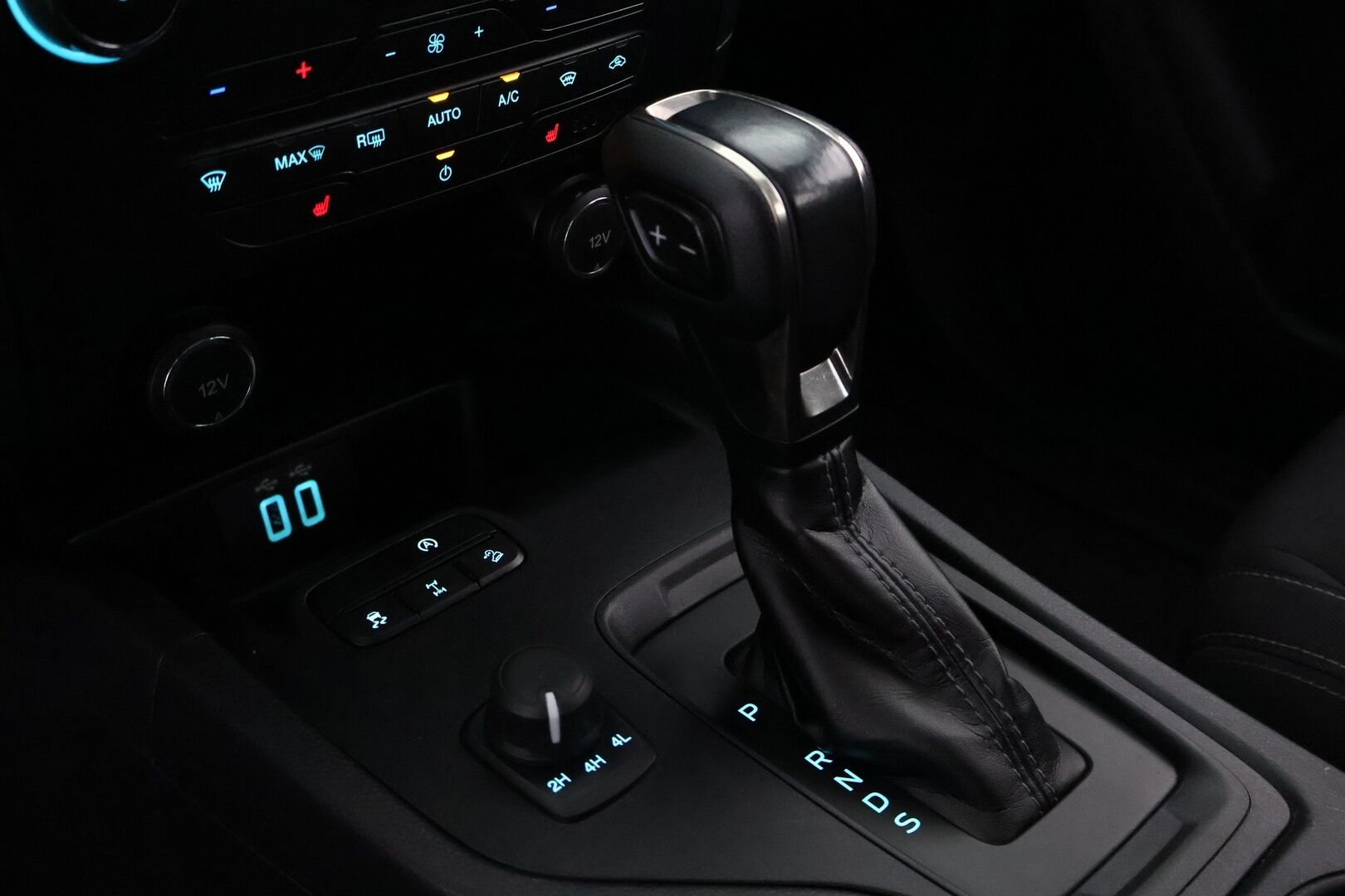 Ford Ranger 2020 Double Cab 2,0 TDCi 170 hp A10 4x4 XLT - 3,99 % KORKOTARJOUS TÄHÄN AUTOON - ALV / Suomiauto / Webasto / Vetokoukku / LED-Lisävalot / Upeasti varusteltu / Näyttävä!