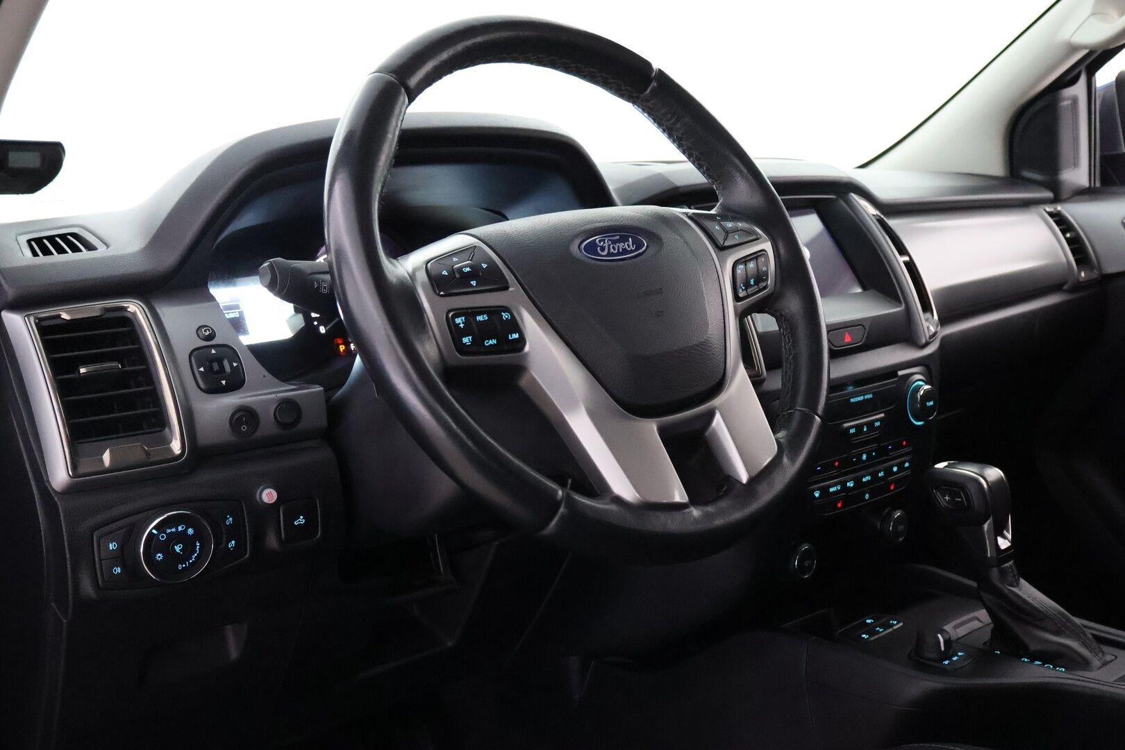 Ford Ranger 2020 Double Cab 2,0 TDCi 170 hp A10 4x4 XLT - 3,99 % KORKOTARJOUS TÄHÄN AUTOON - ALV / Suomiauto / Webasto / Vetokoukku / LED-Lisävalot / Upeasti varusteltu / Näyttävä!